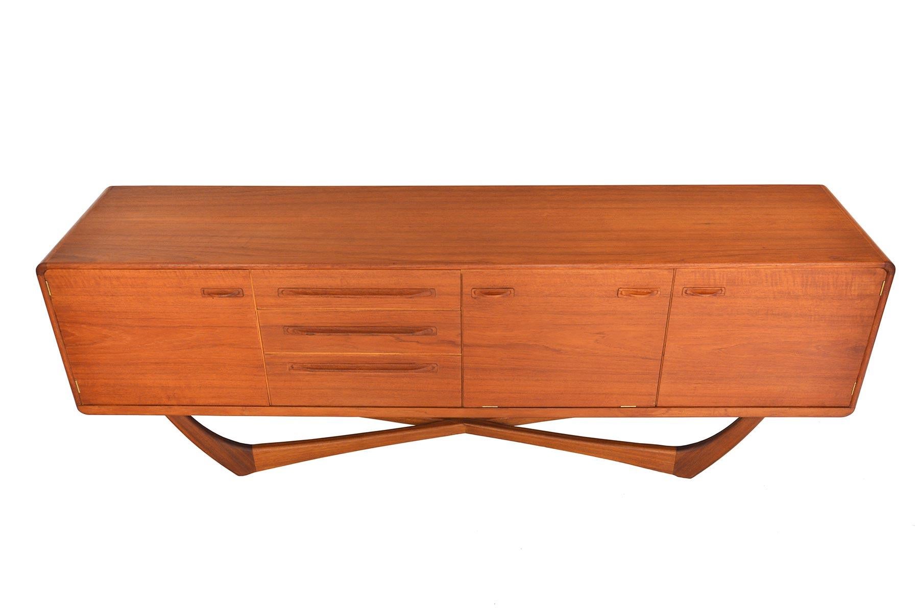 Mid-Century Modern Beithcraft Credenza in Teak In Good Condition In Berkeley, CA