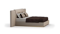Letto Belmont moderno di metà secolo con dettagli metallici integrati e tessuto beige
