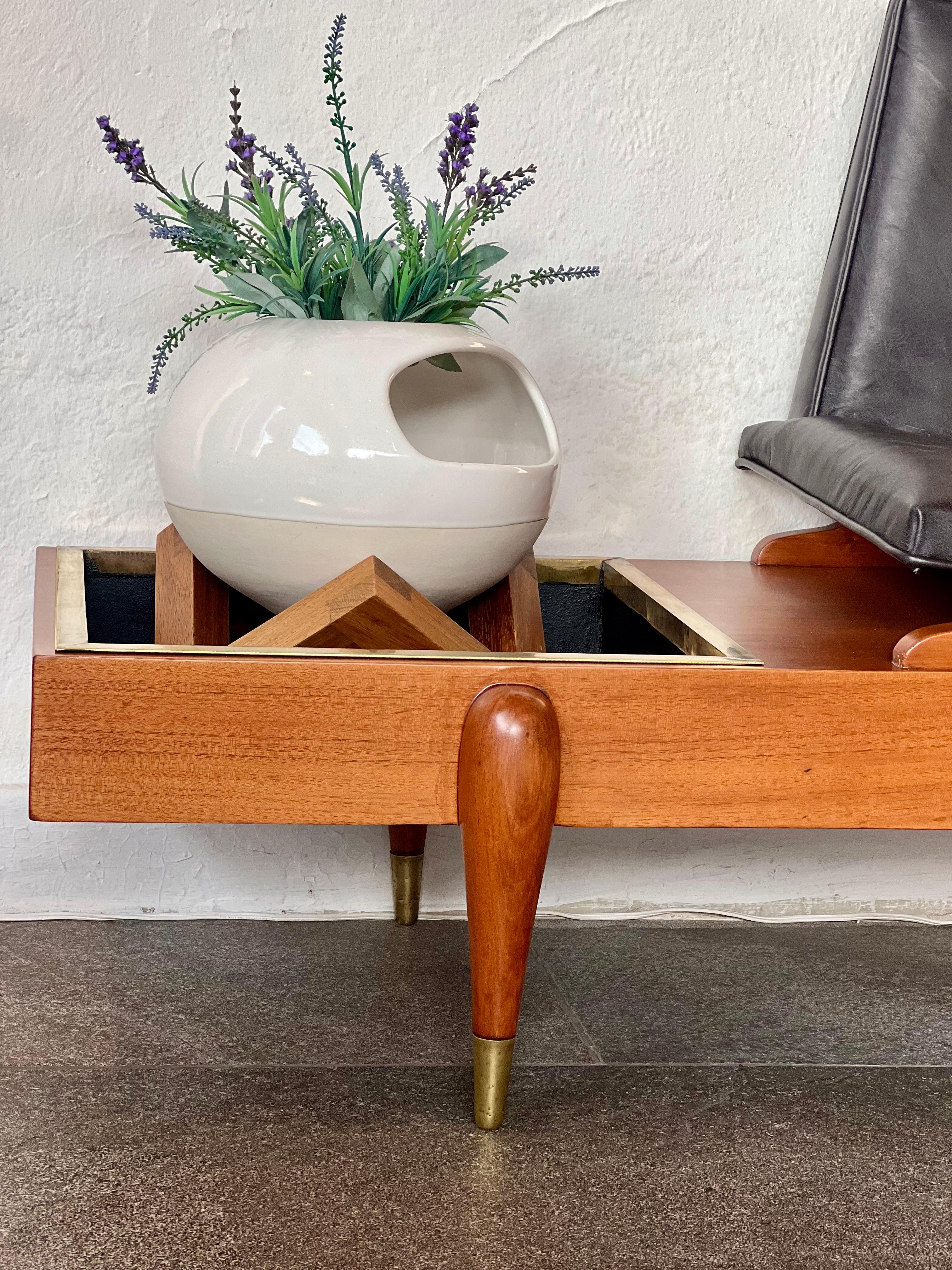 Banc moderne du milieu du siècle Bon état - En vente à San Pedro Garza Garcia, Nuevo Leon