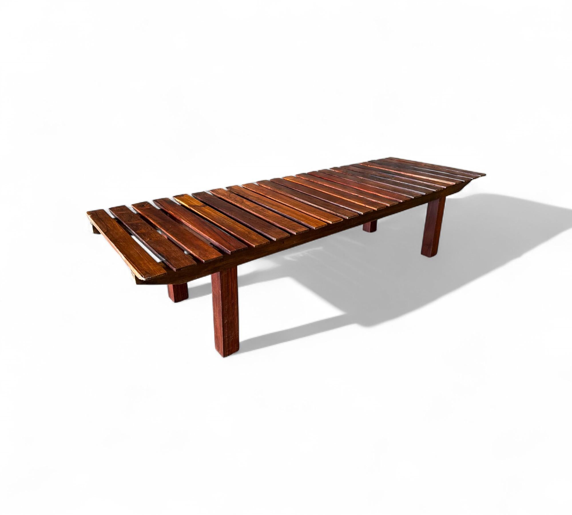 Banco moderno de mediados de siglo en madera dura, Desconocido Años 60 en venta 2