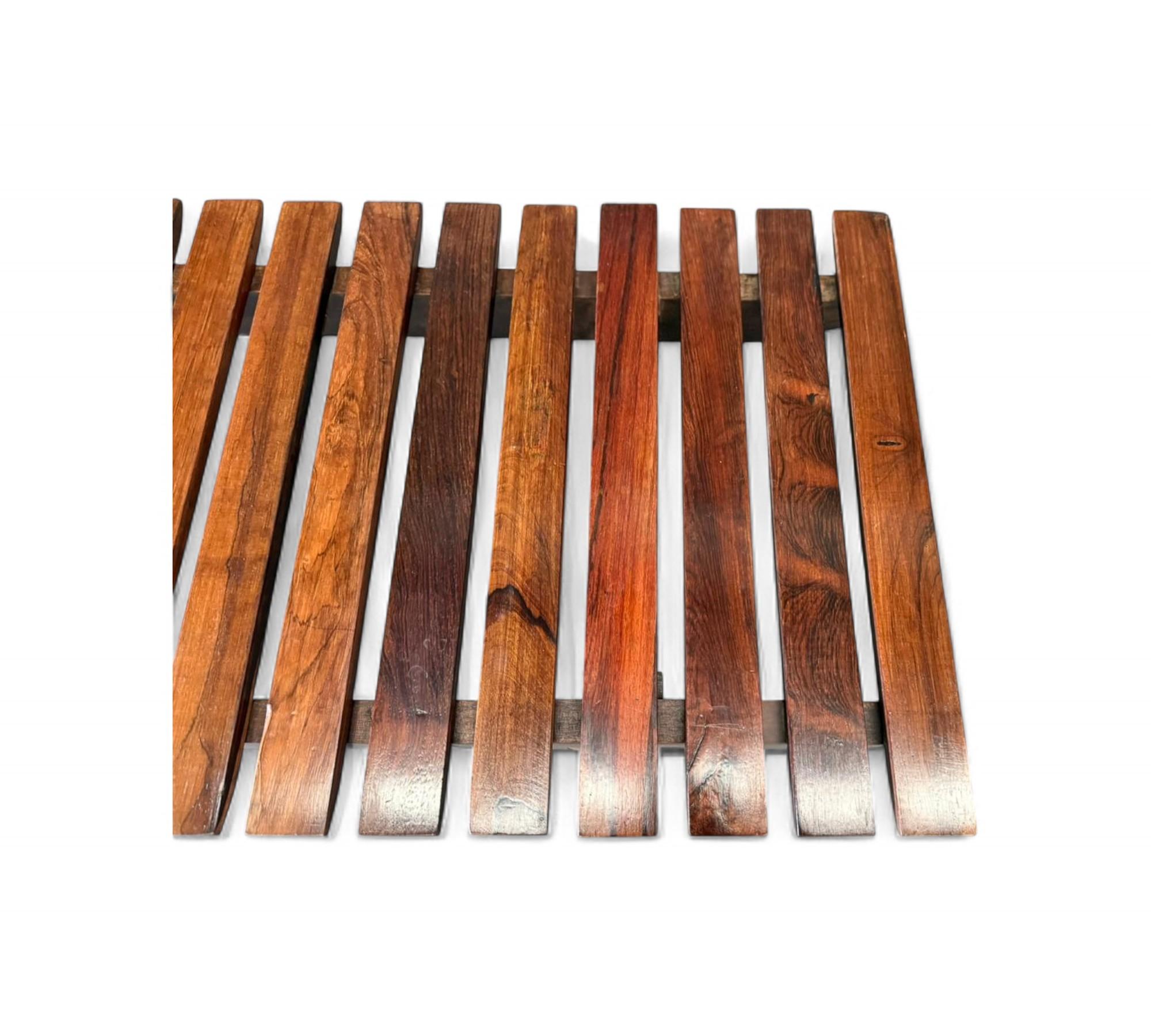 Banco moderno de mediados de siglo en madera dura, Desconocido Años 60 en venta 3