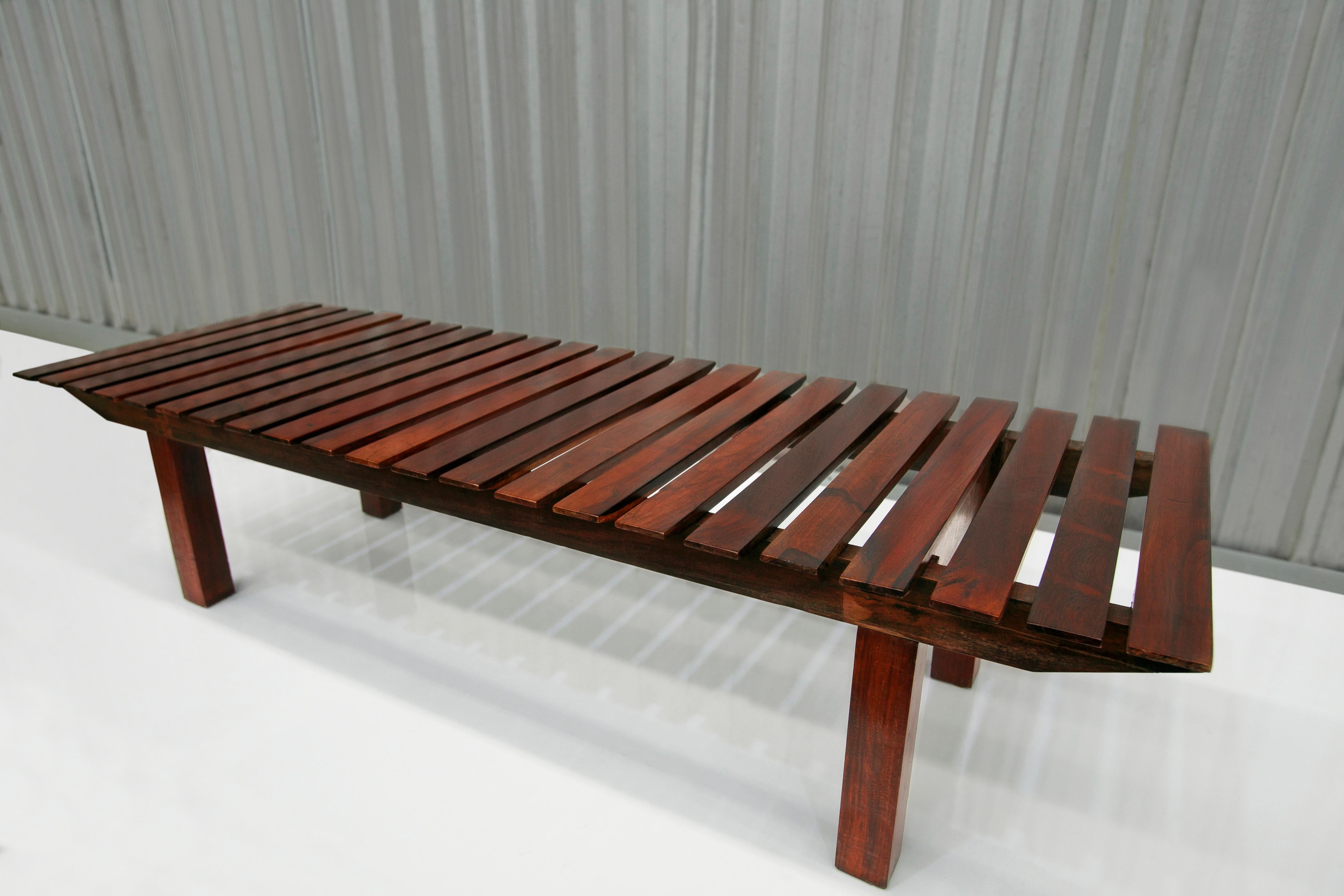 Mid-Century Modern Banc en bois dur The Modernity, Unknown 1960's en vente