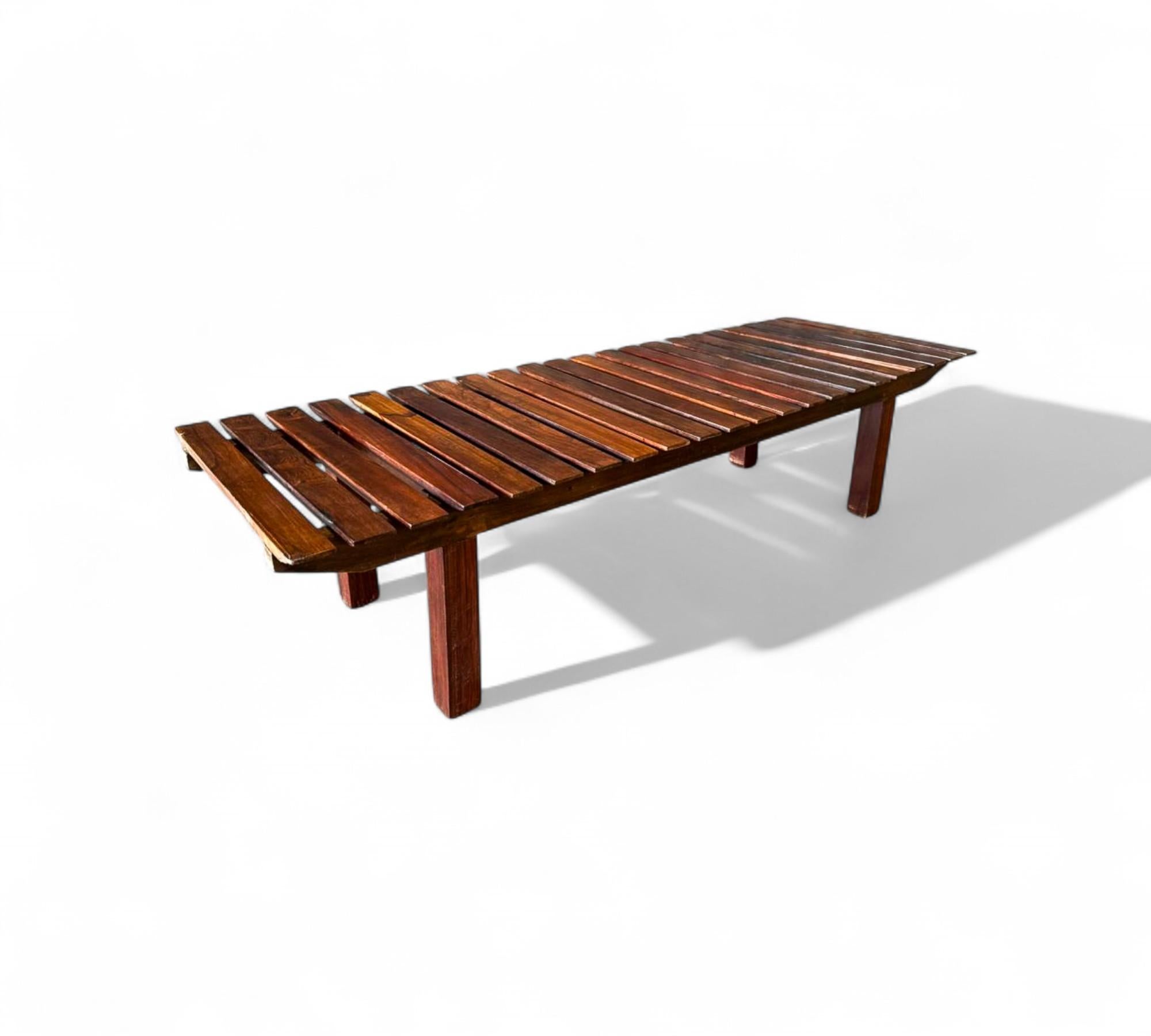 Banco moderno de mediados de siglo en madera dura, Desconocido Años 60 Carpintería en venta