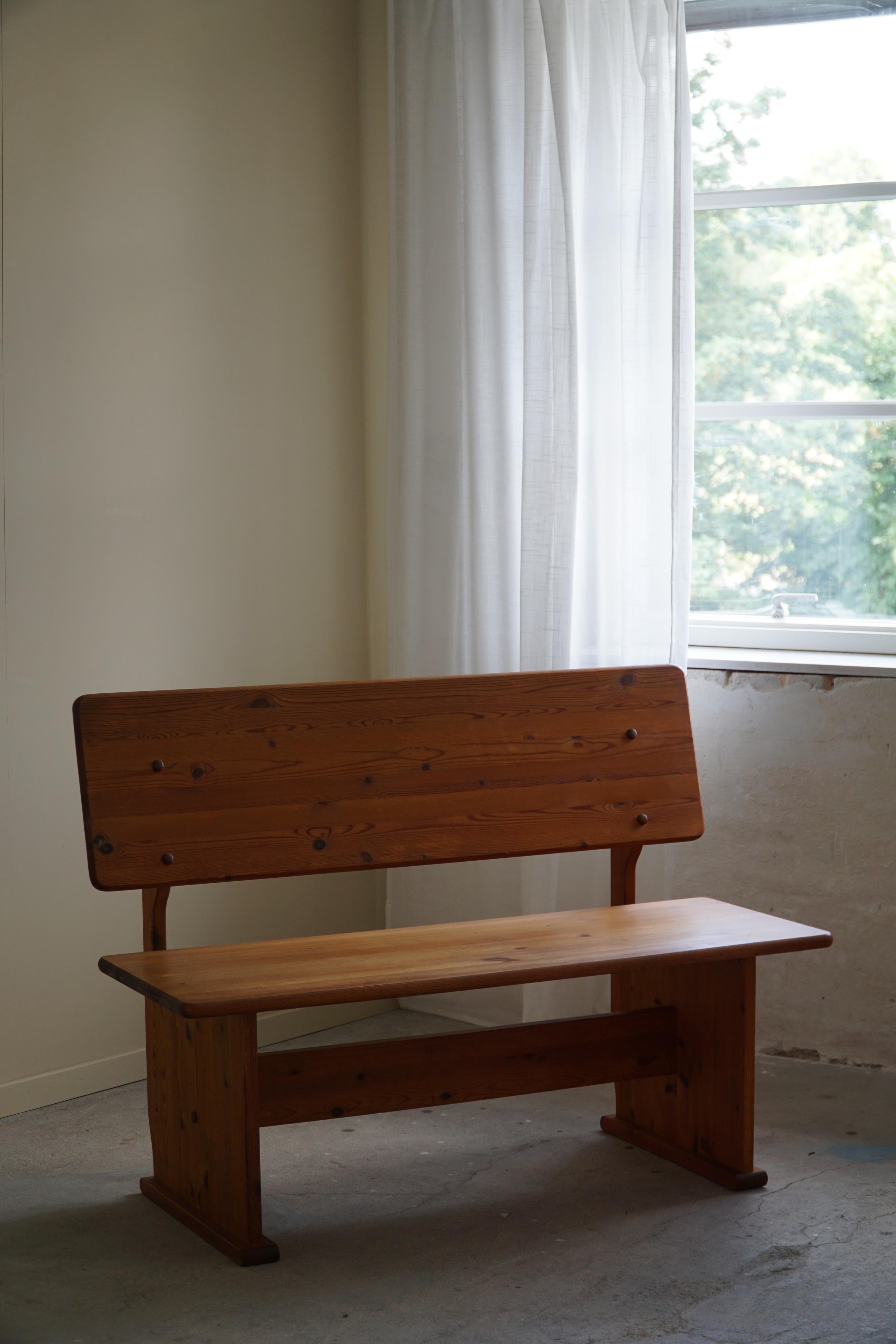 Mid Century Modern Bench in Pine, Made by a Swedish Cabinetmaker in the 1970s In Good Condition For Sale In Odense, DK