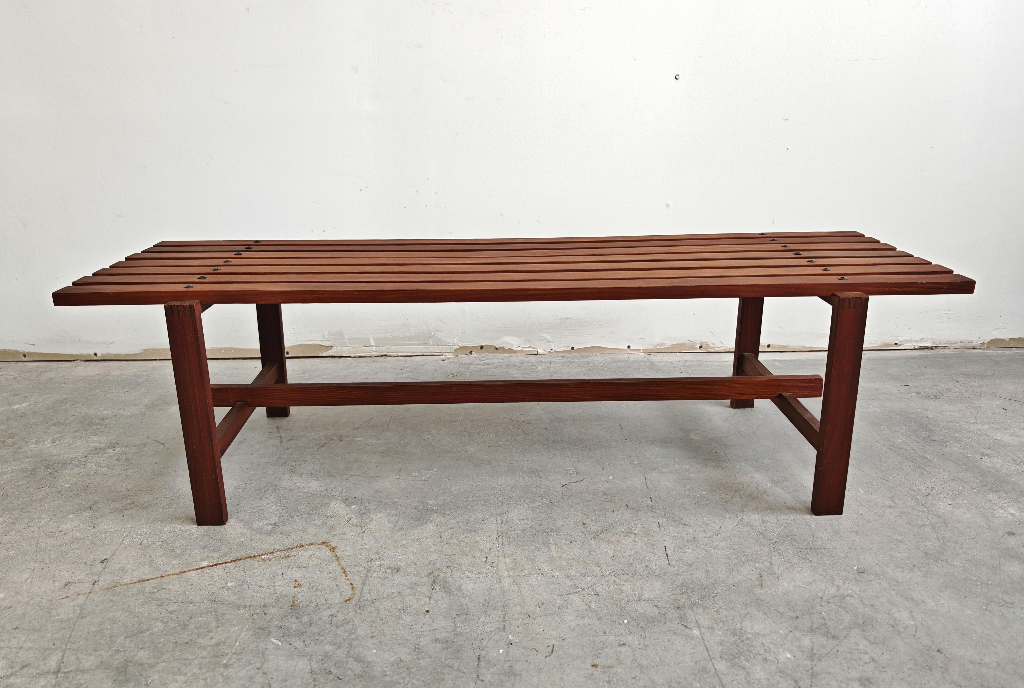 Panchina moderna del Mid Century in teak massiccio, Danimarca anni '60 in vendita 5