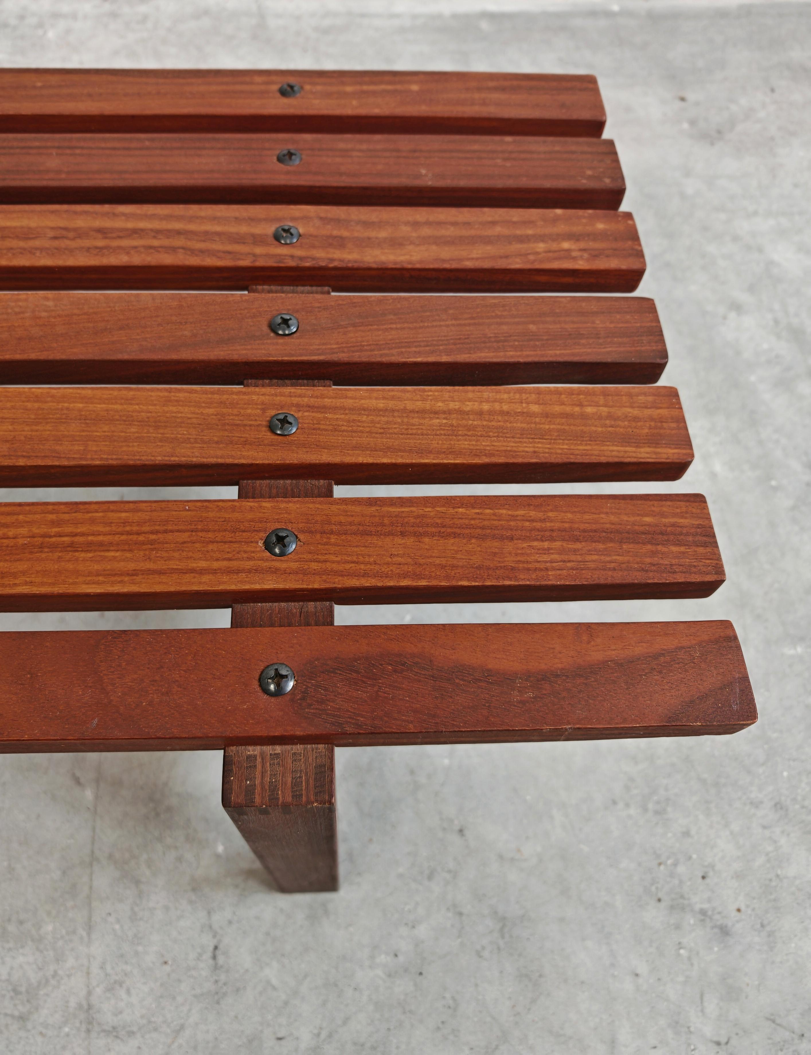 Scandinavo moderno Panchina moderna del Mid Century in teak massiccio, Danimarca anni '60 in vendita