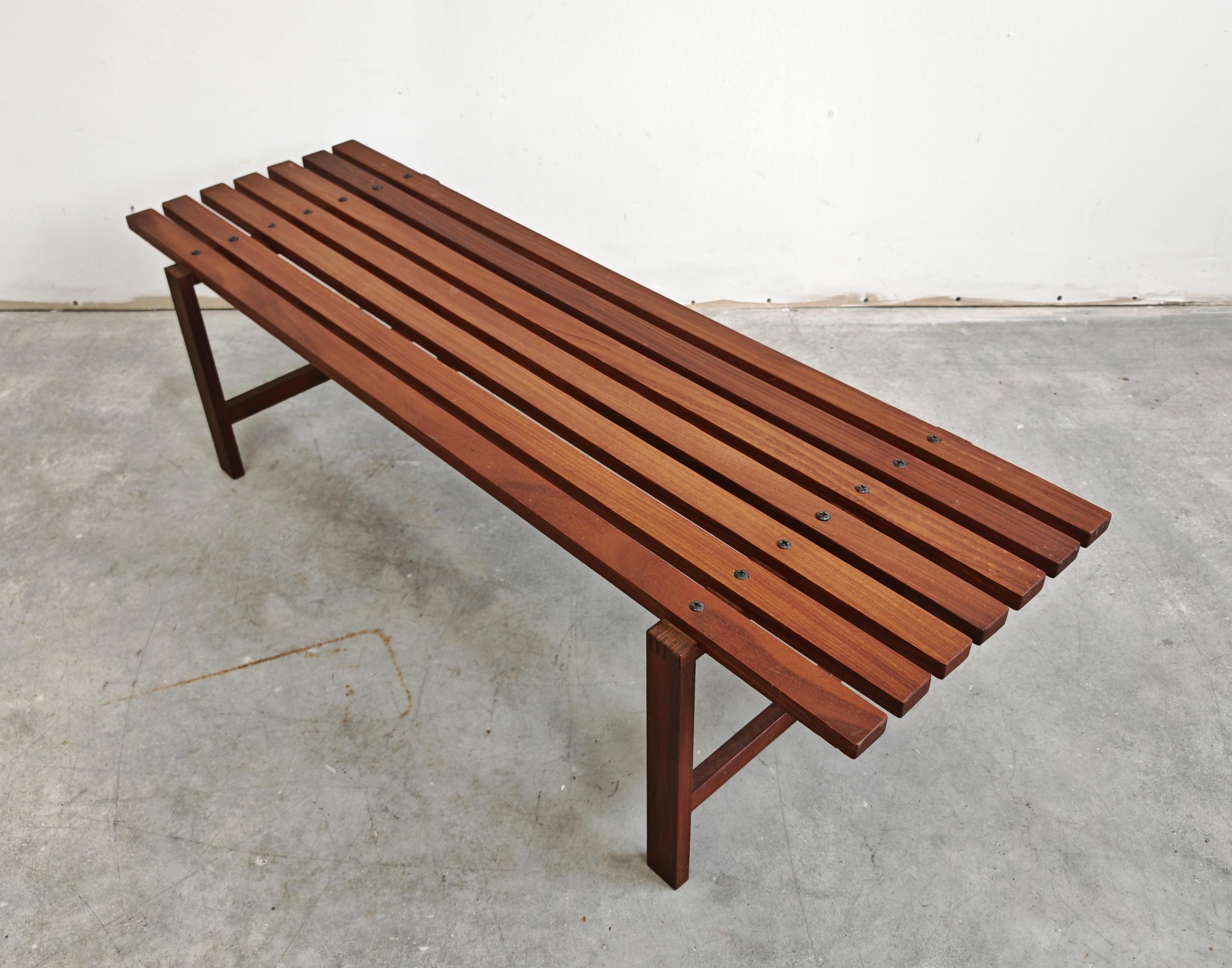 Teak Panchina moderna del Mid Century in teak massiccio, Danimarca anni '60 in vendita