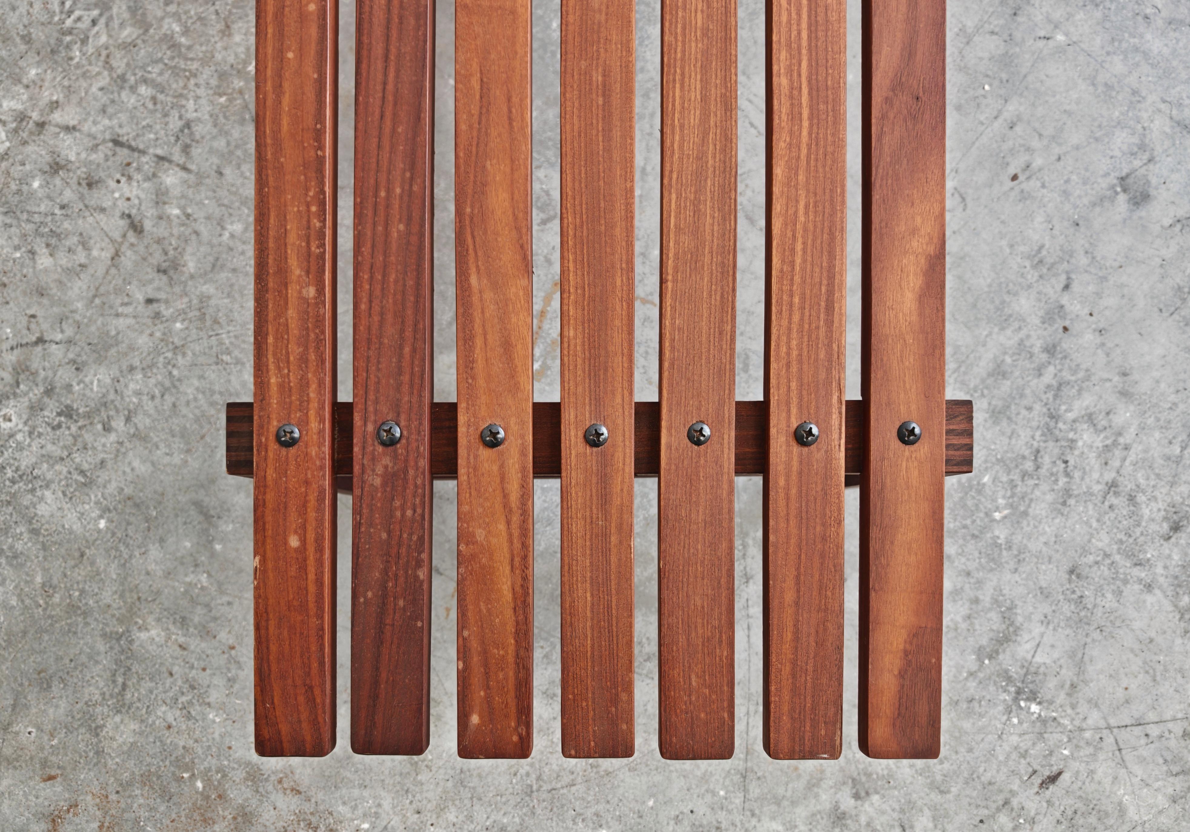 Panchina moderna del Mid Century in teak massiccio, Danimarca anni '60 in vendita 1