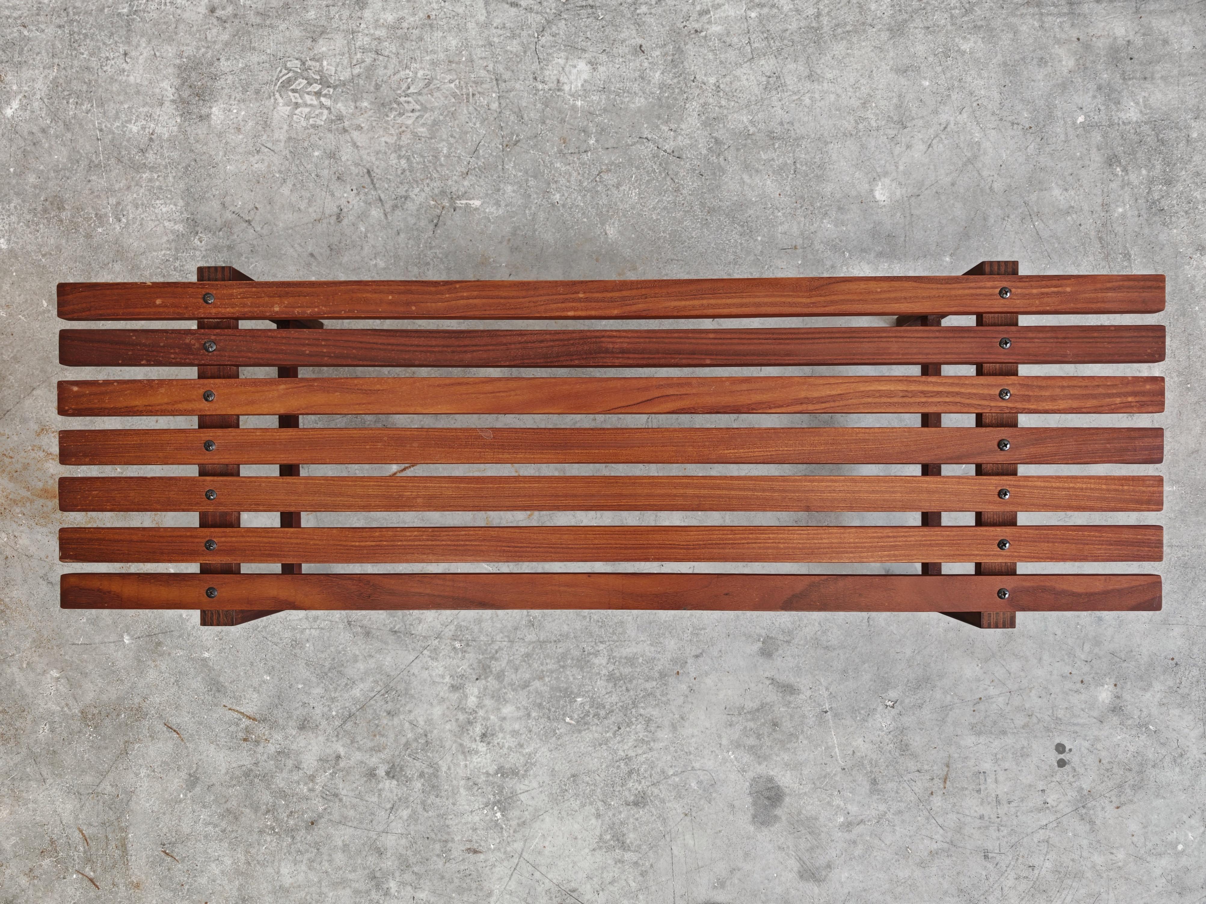 Panchina moderna del Mid Century in teak massiccio, Danimarca anni '60 in vendita 2