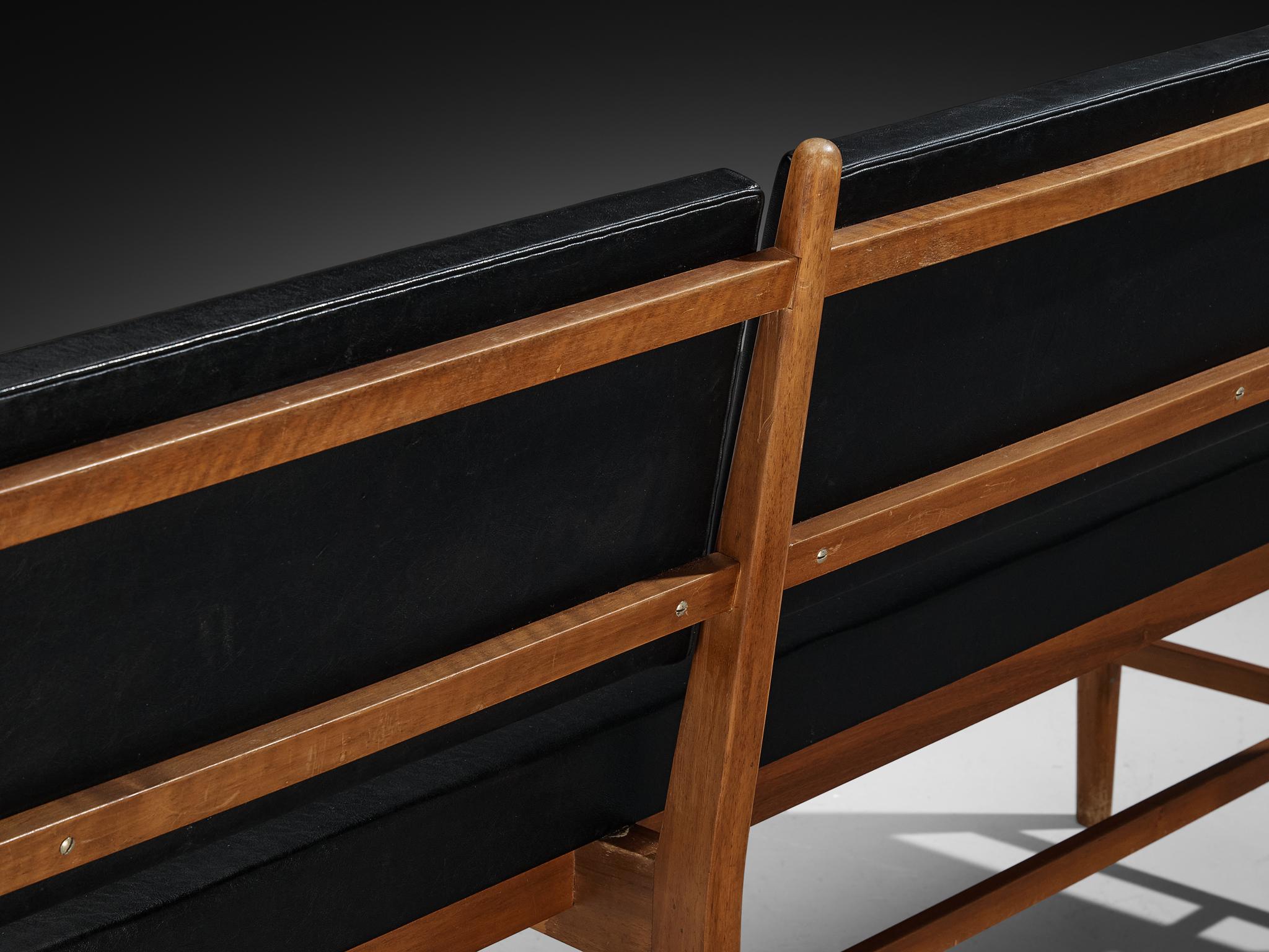 Mid-Century Modern Bench in Walnut For Sale 2