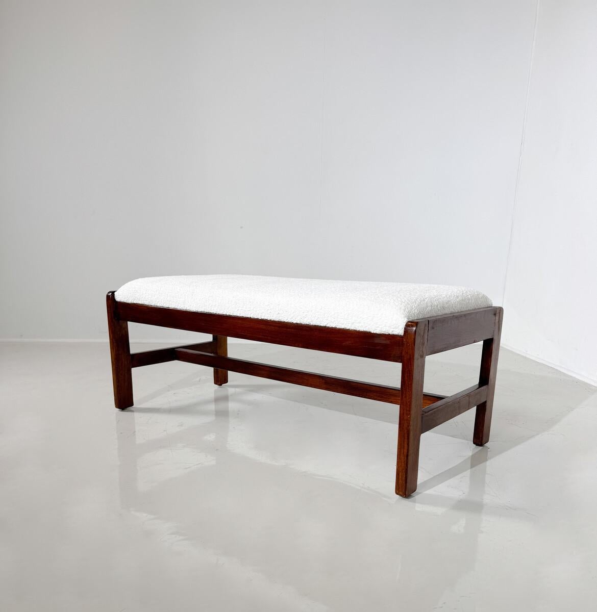 Mid-20th Century Mid-Century Modern Bench, Wood and White Boucle Fabric, Italy, 1960s For Sale