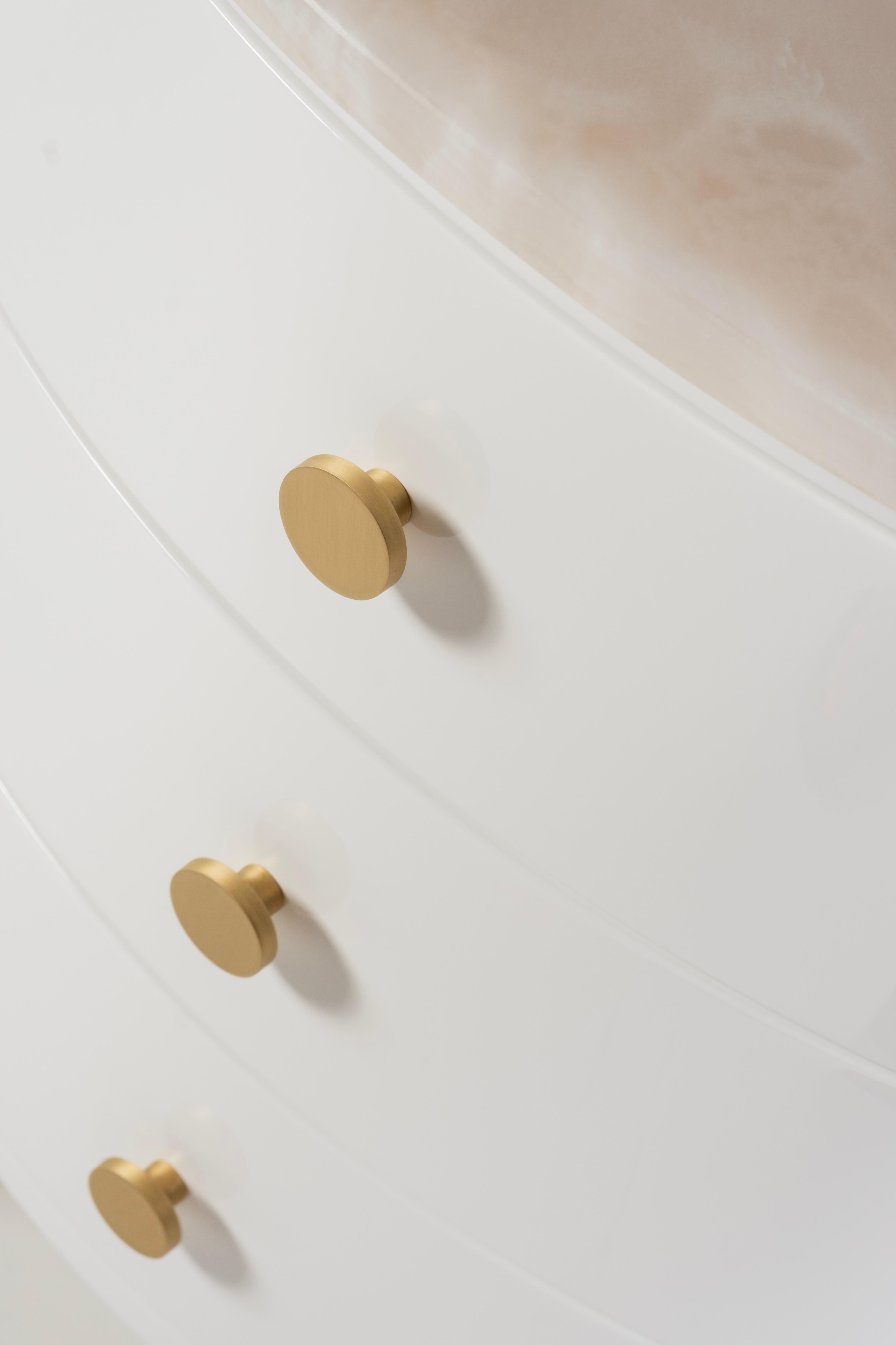 Ensemble Bend 2 tables de nuit Tables de chevet, laiton onyx, Greenapple en vente 2