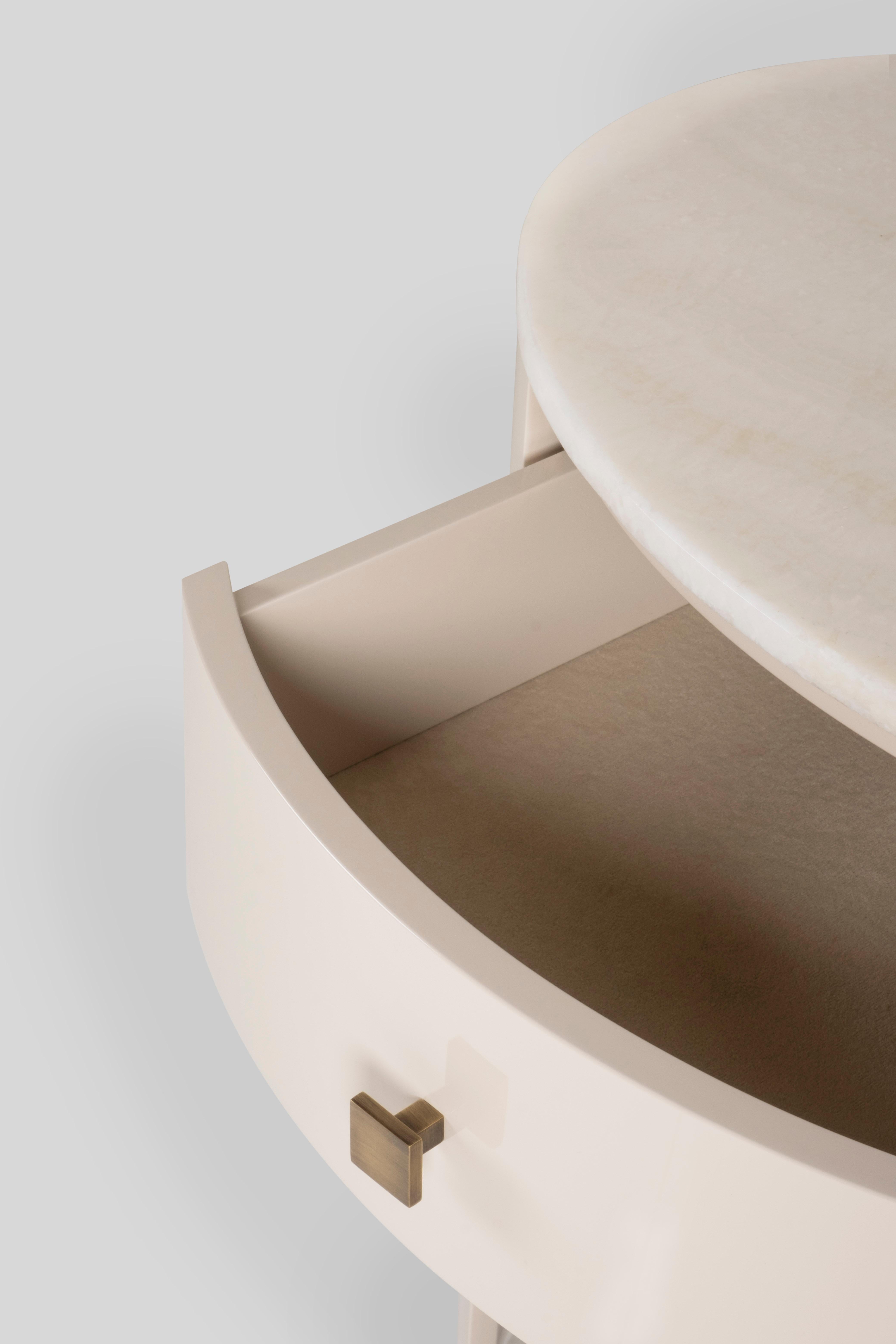 Ensemble Bend 2 tables de nuit Tables de chevet, laiton onyx, Greenapple en vente 4