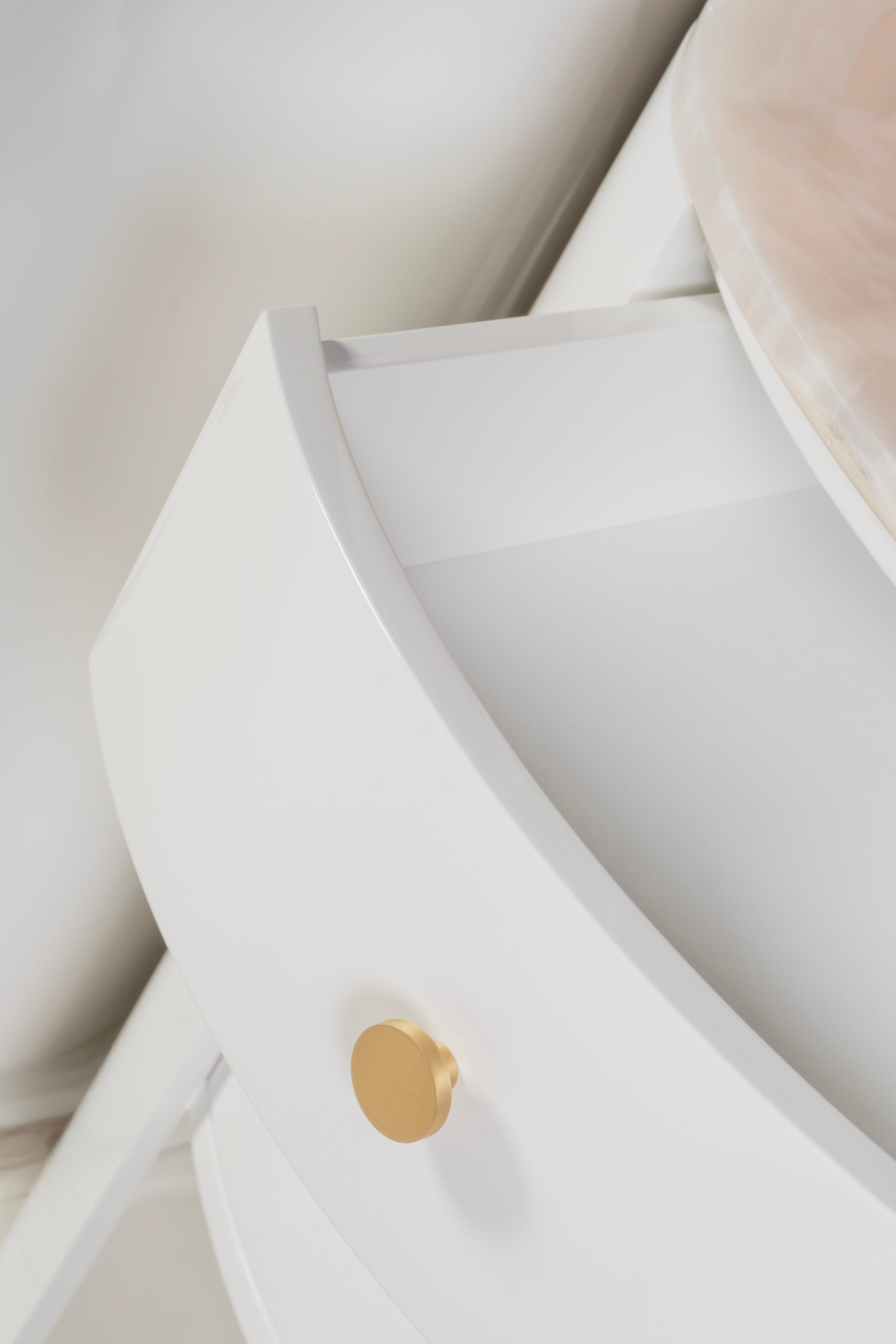 Ensemble Bend 2 tables de nuit Tables de chevet, laiton onyx, Greenapple en vente 5