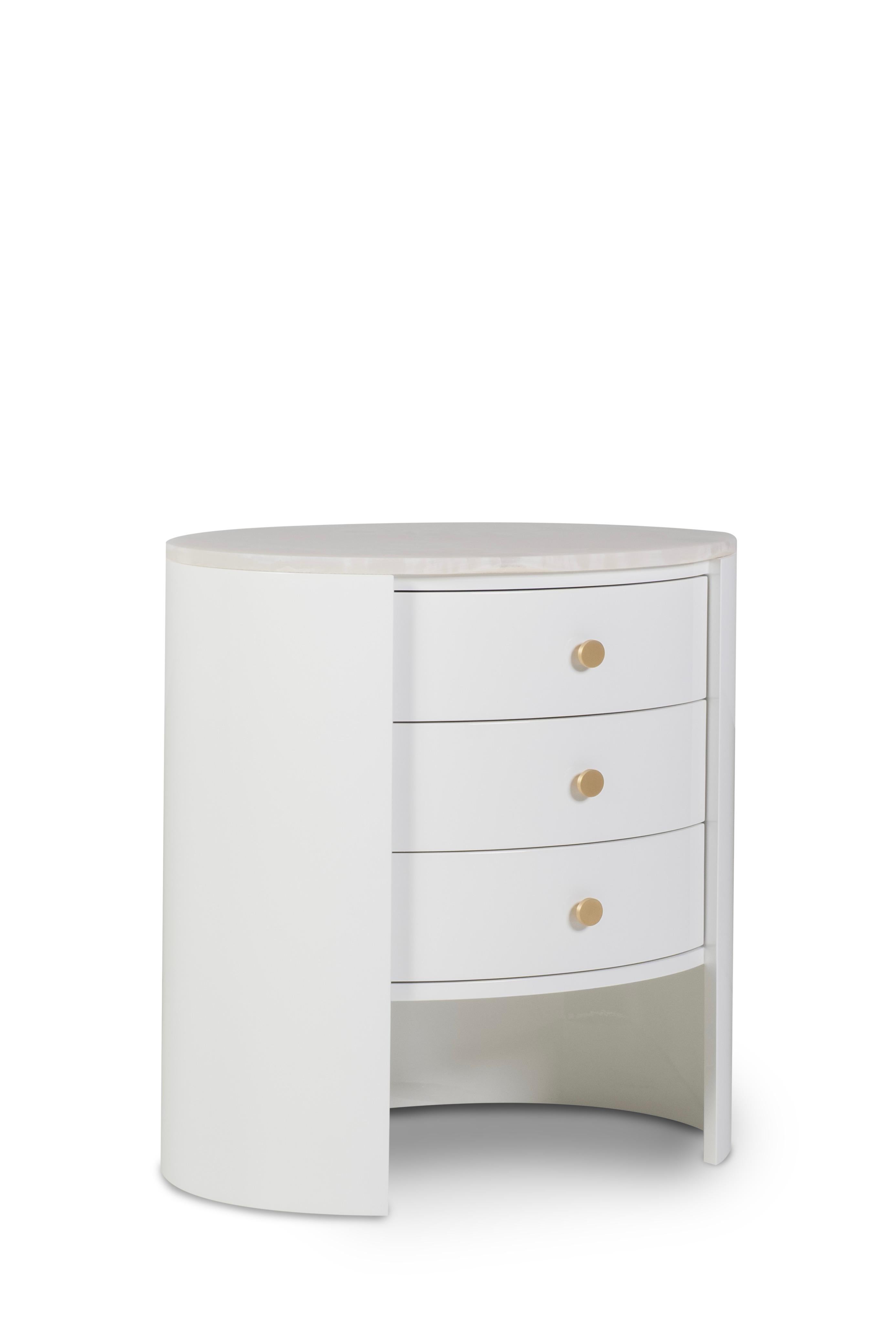 Brossé Ensemble Bend 2 tables de nuit Tables de chevet, laiton onyx, Greenapple en vente