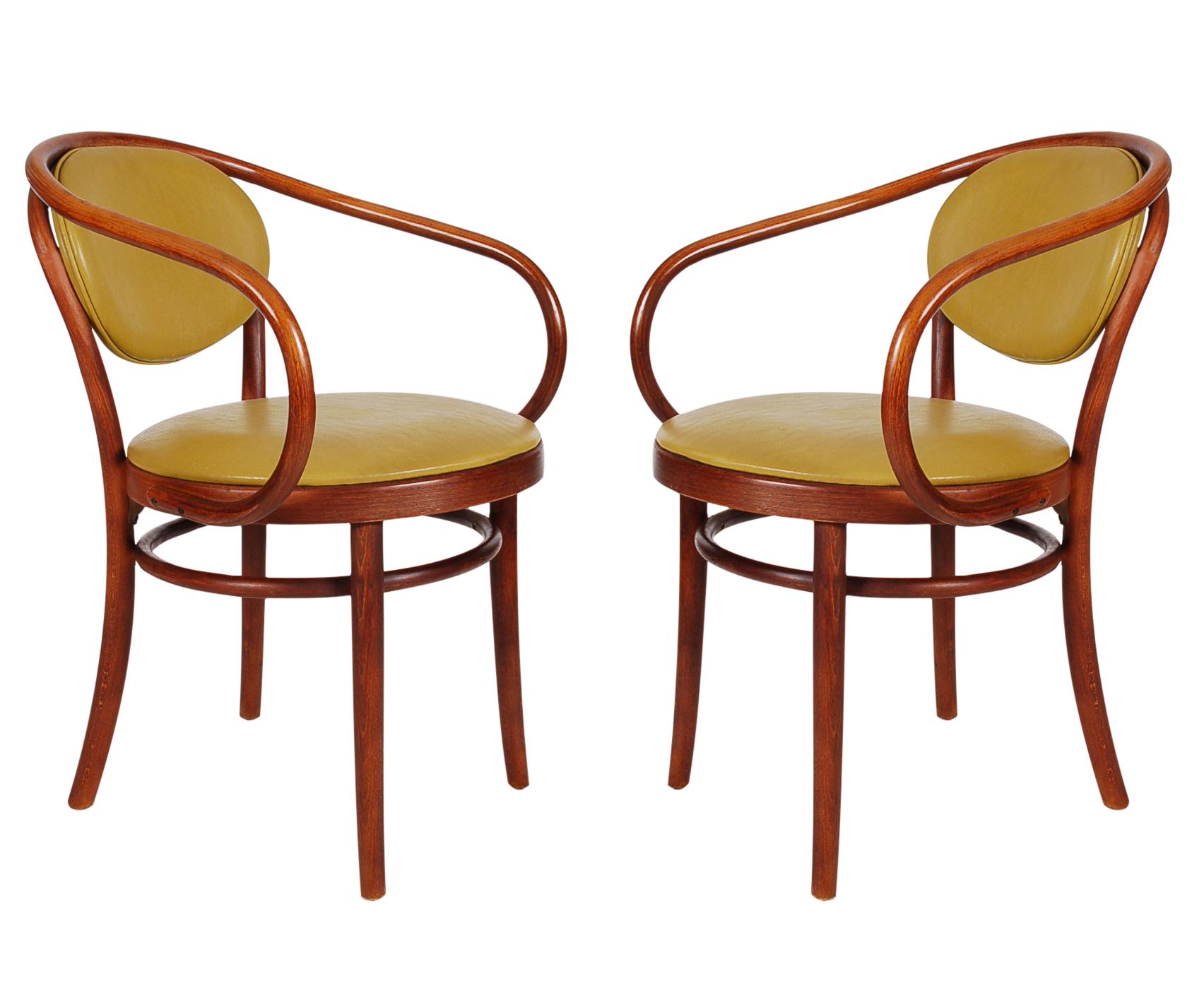 Mid-20th Century Mid-Century Modern Bent Wood B9 Armchair Dining Chairs by Le Corbusier / Thonet