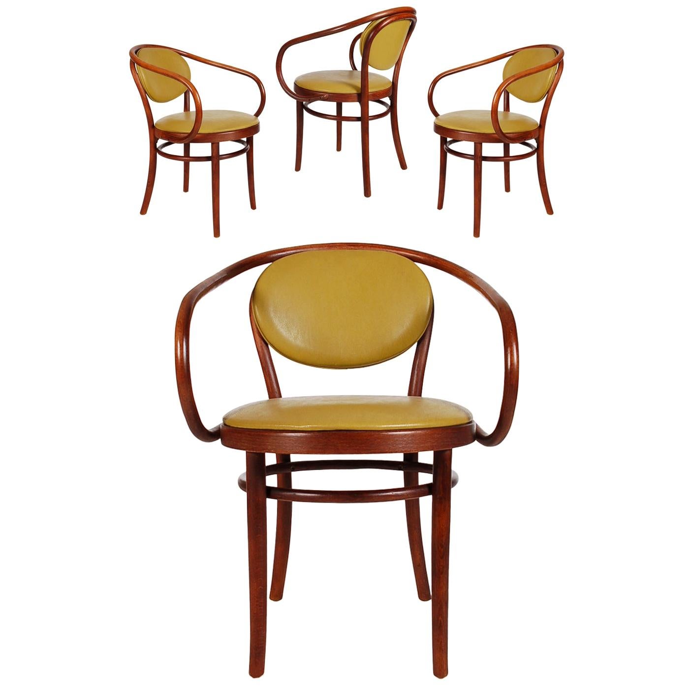 Mid-Century Modern Bent Wood B9 Armchair Dining Chairs by Le Corbusier / Thonet