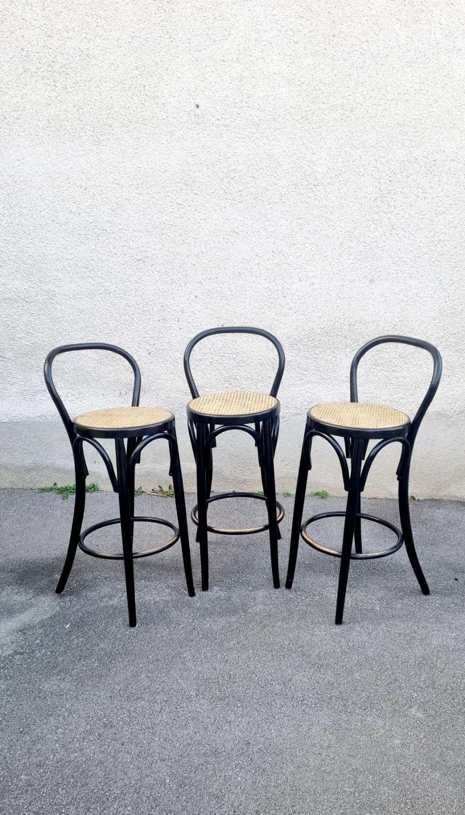 Moderne Barhocker aus Bugholz aus der Mitte des Jahrhunderts im Thonet-Stil, Italien 80er Jahre, 3er-Set, Set (Italienisch) im Angebot