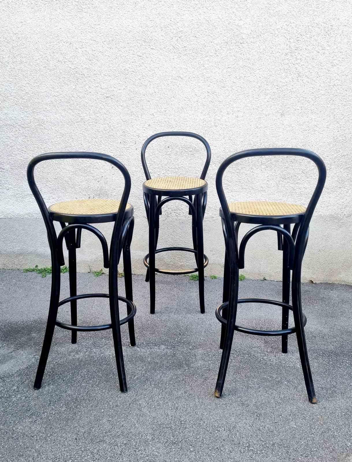 Moderne Barhocker aus Bugholz aus der Mitte des Jahrhunderts im Thonet-Stil, Italien 80er Jahre, 3er-Set, Set im Angebot 1