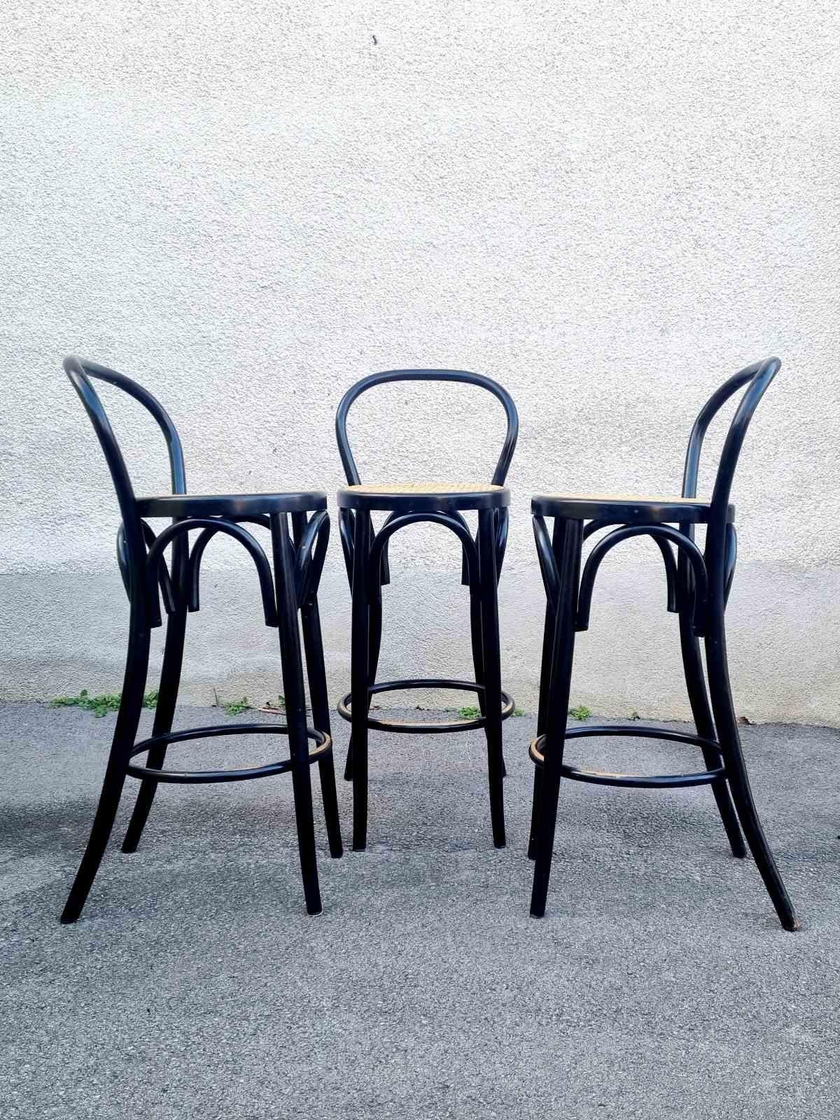 Moderne Barhocker aus Bugholz aus der Mitte des Jahrhunderts im Thonet-Stil, Italien 80er Jahre, 3er-Set, Set im Angebot 2