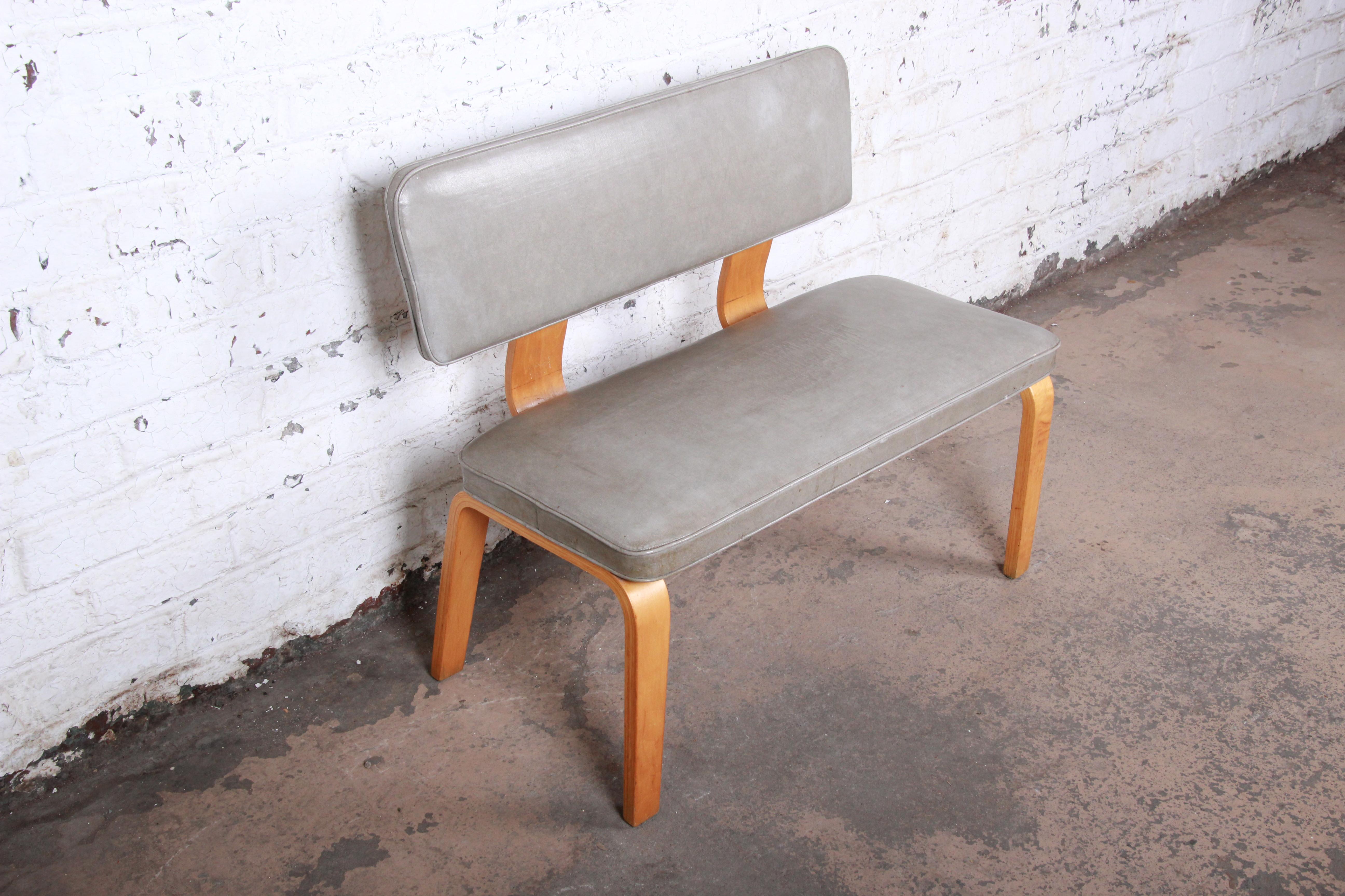 Mid-Century Modern Bentwood Bench Attributed to Thonet In Good Condition In South Bend, IN