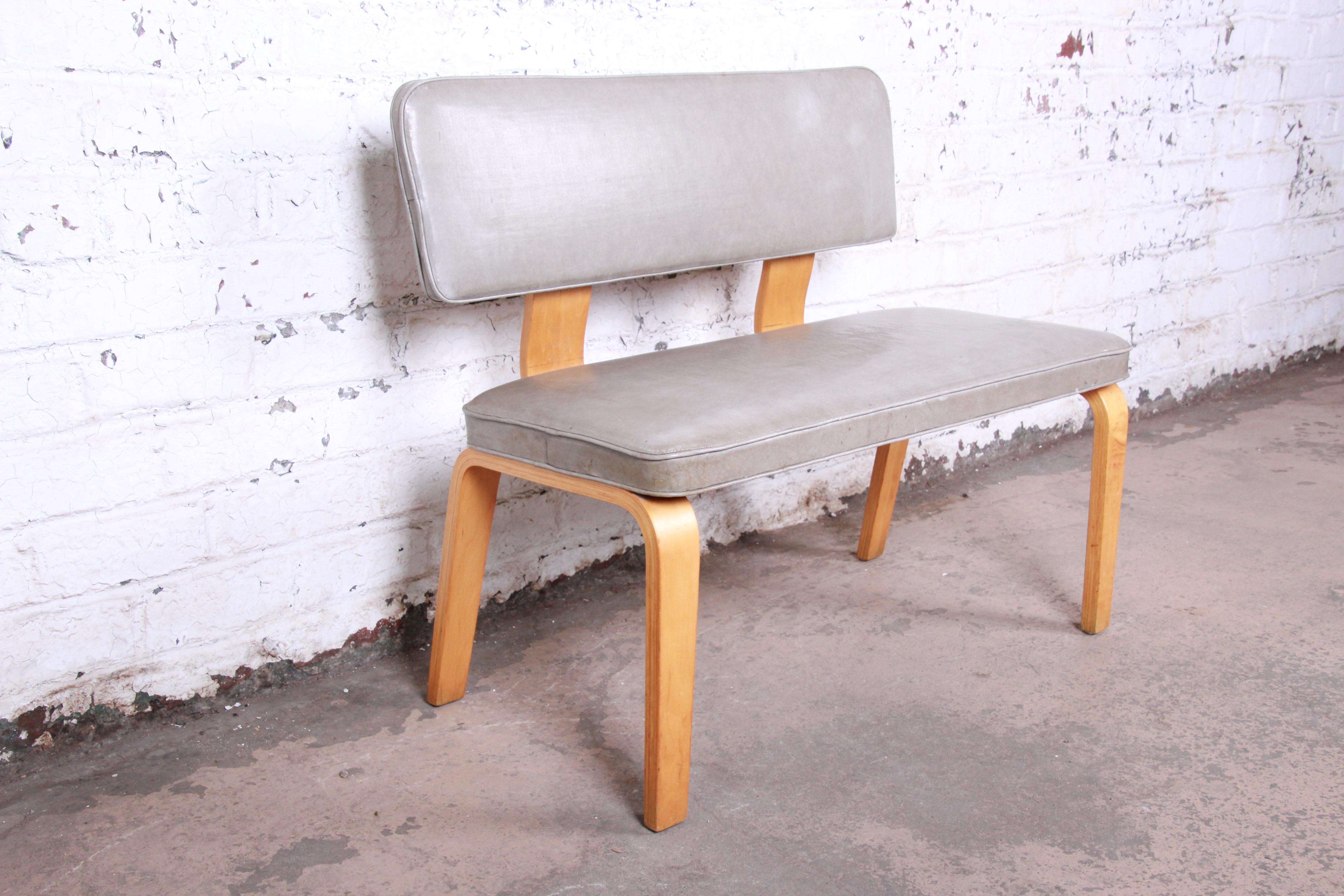 Mid-20th Century Mid-Century Modern Bentwood Bench Attributed to Thonet