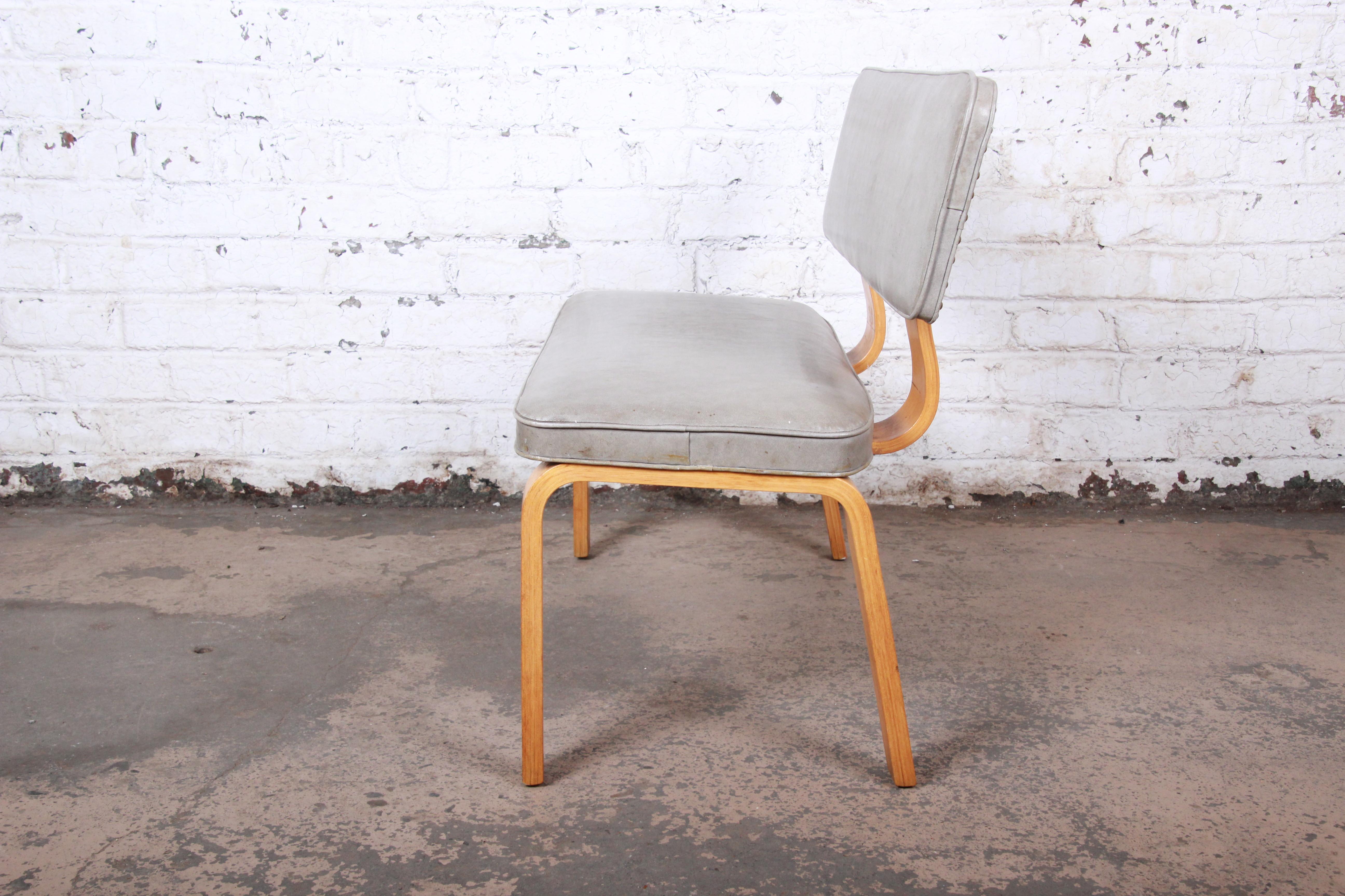 Mid-Century Modern Bentwood Bench Attributed to Thonet 2