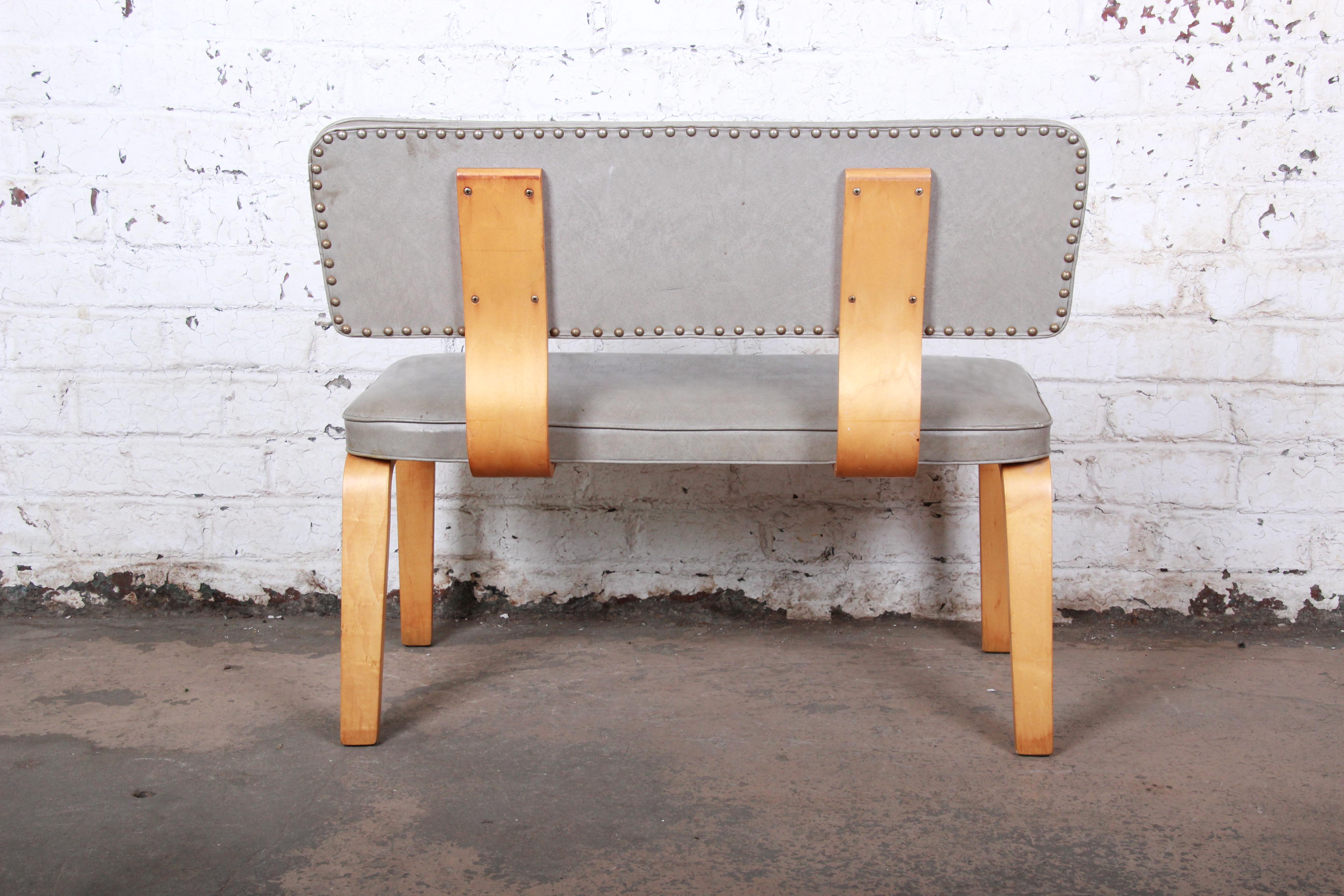 Mid-Century Modern Bentwood Bench Attributed to Thonet 3