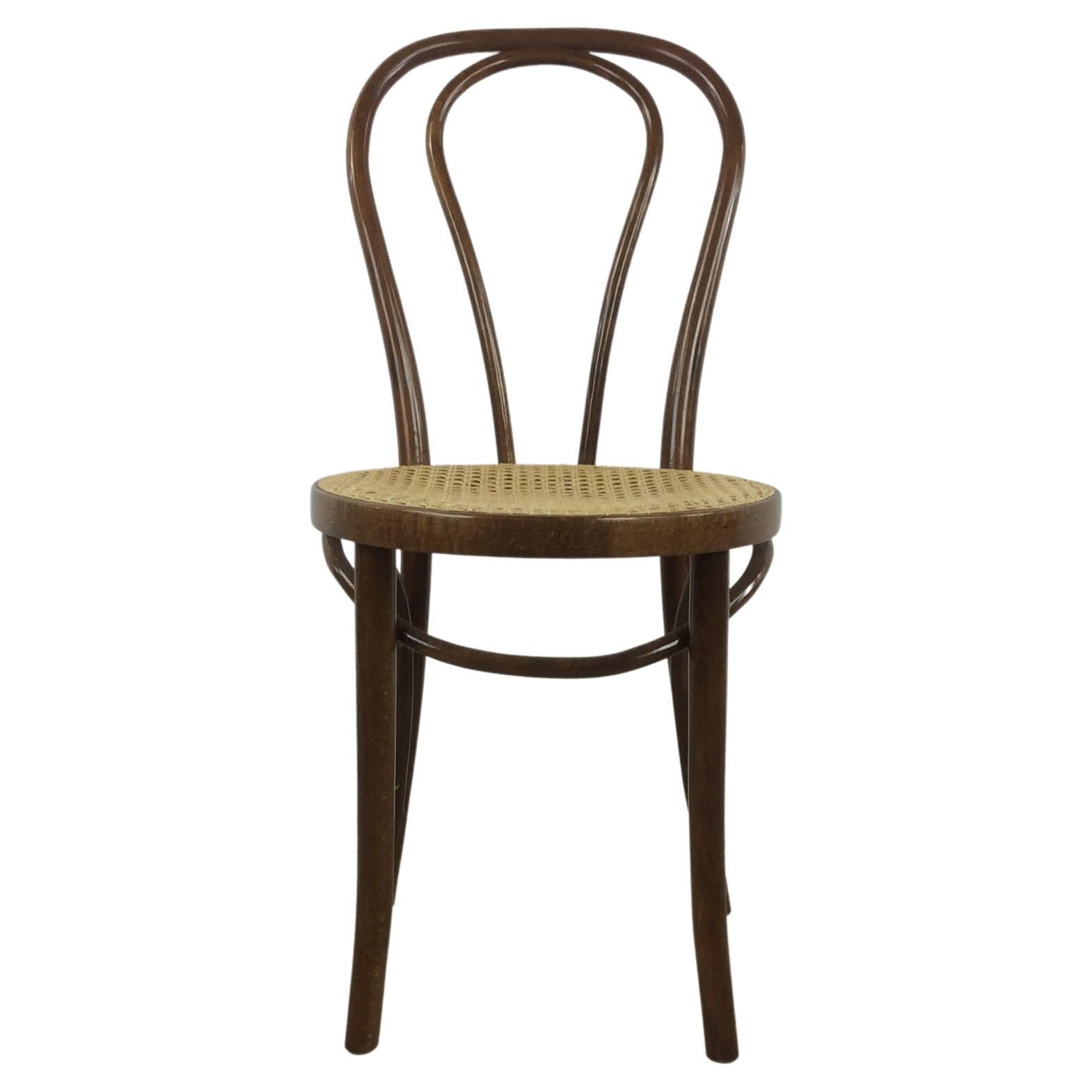 Chaise de café en bois courbé avec assise en rotin The Moderns