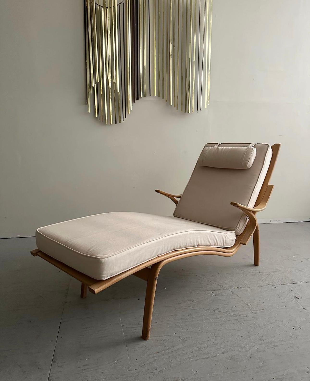 Swedish Mid-Century Modern Bentwood Chaise Lounge Designed by Alvar Aalto for Artek