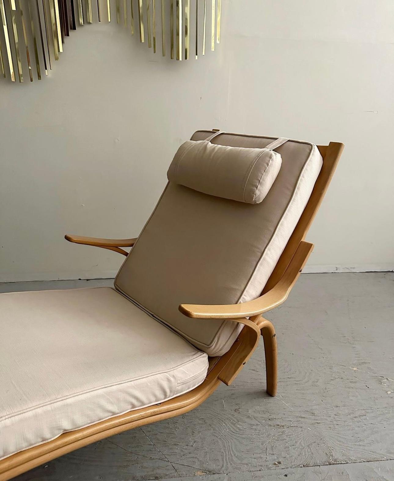 Mid-Century Modern Bentwood Chaise Lounge Designed by Alvar Aalto for Artek In Good Condition In Union City, NJ