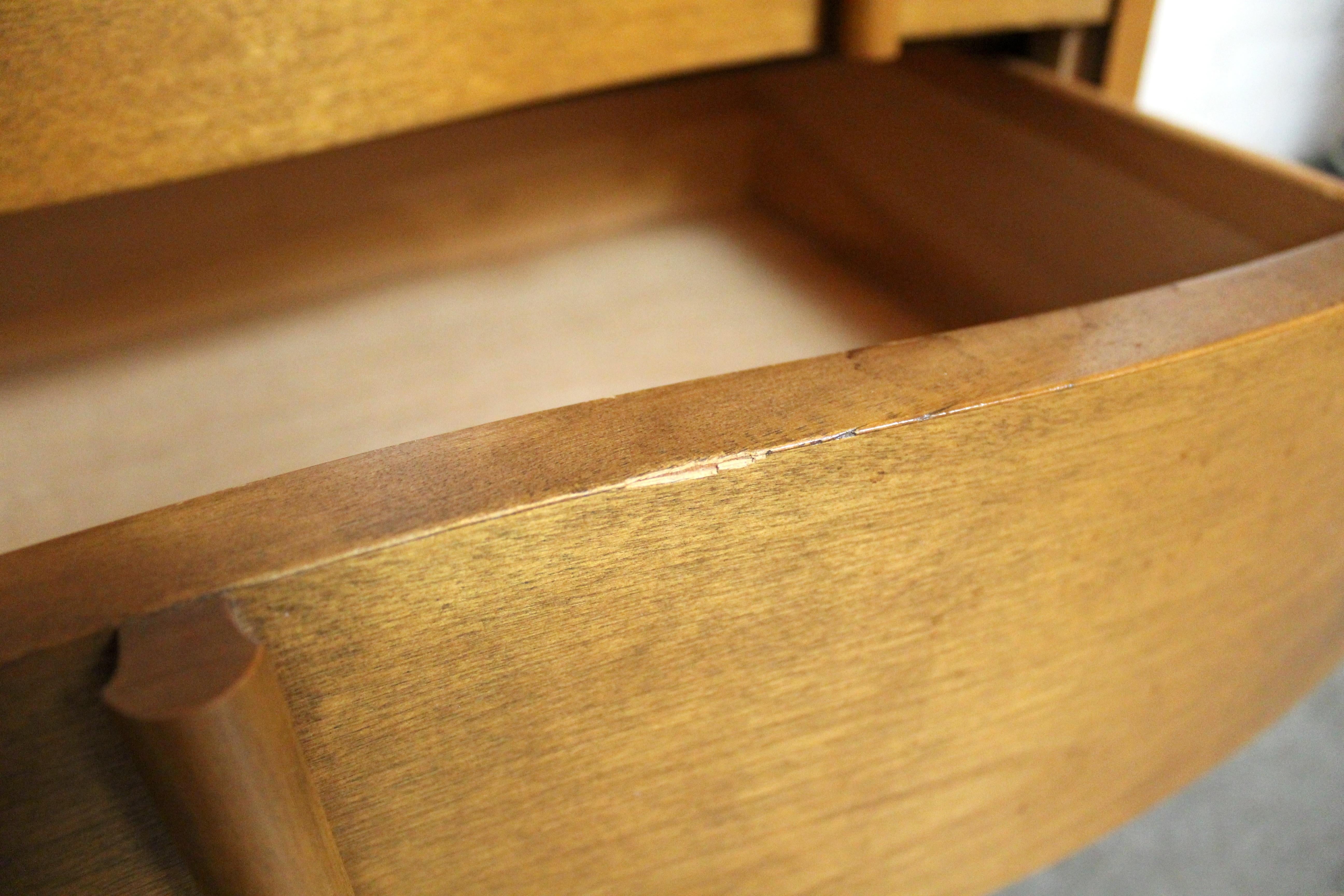 Cómoda de madera curvada moderna de mediados de siglo de Johnson Carper en venta 10