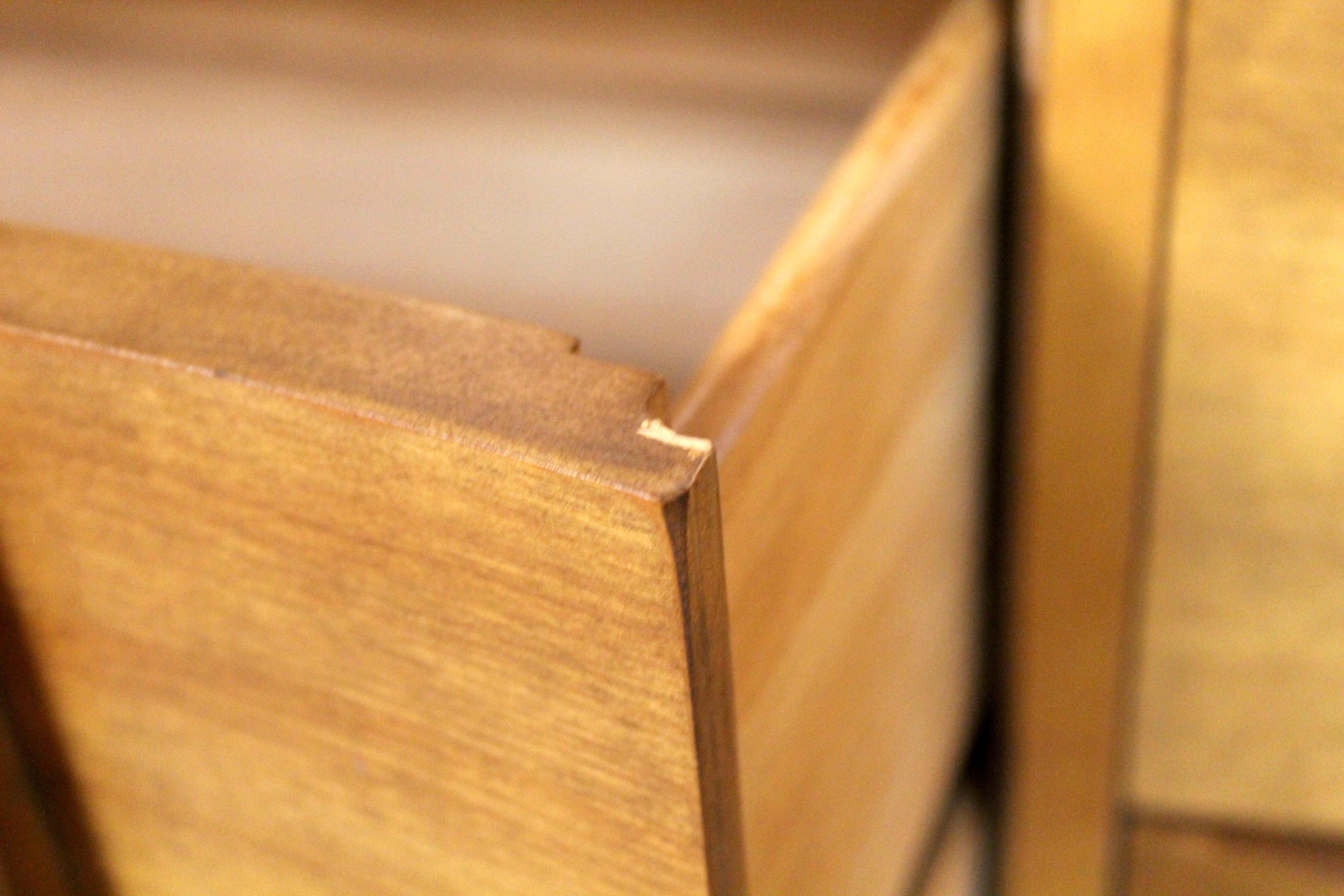 Cómoda de madera curvada moderna de mediados de siglo de Johnson Carper en venta 12