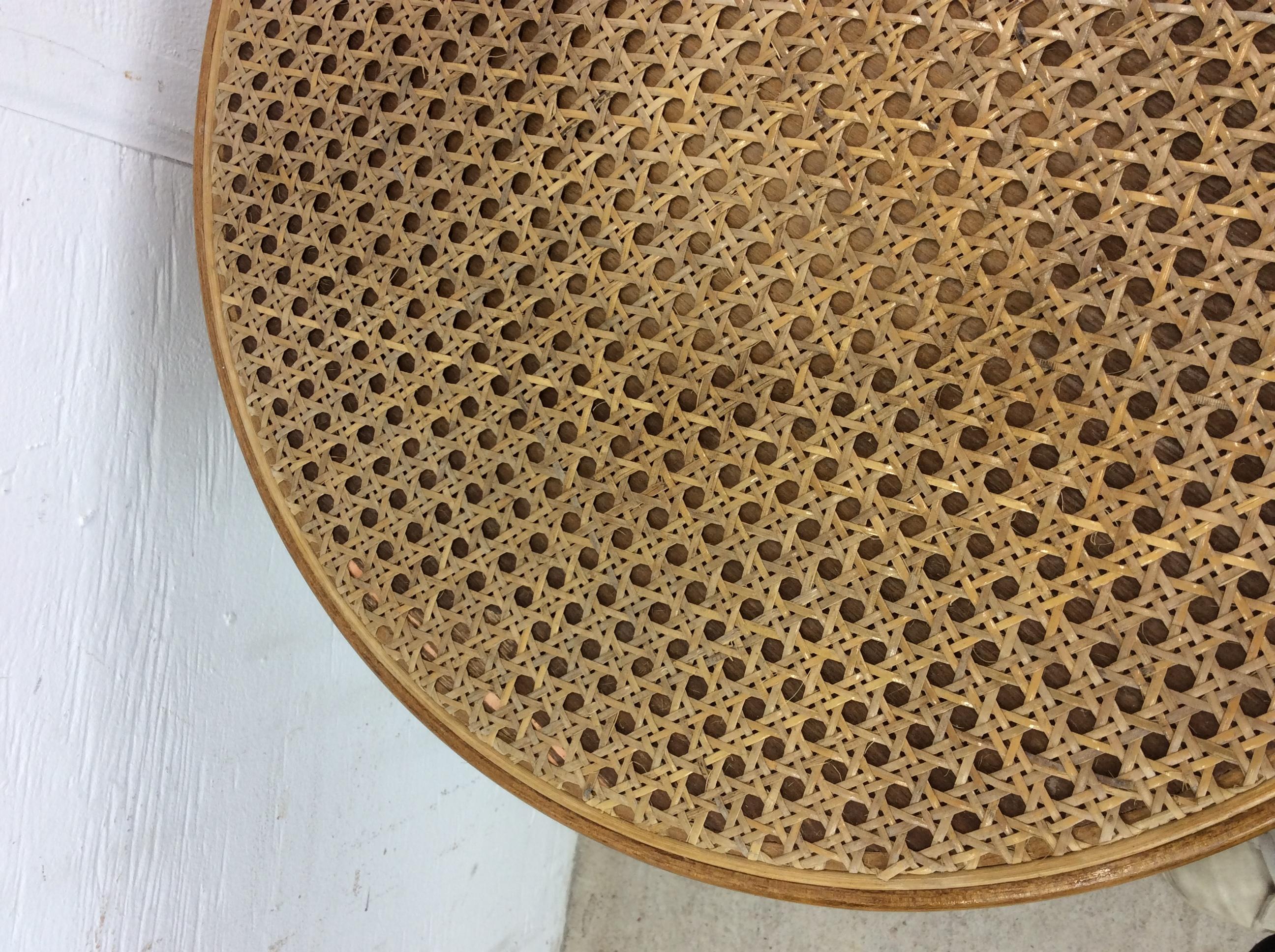 Table d'appoint en bois bentwood avec plateau cannelé en vente 1