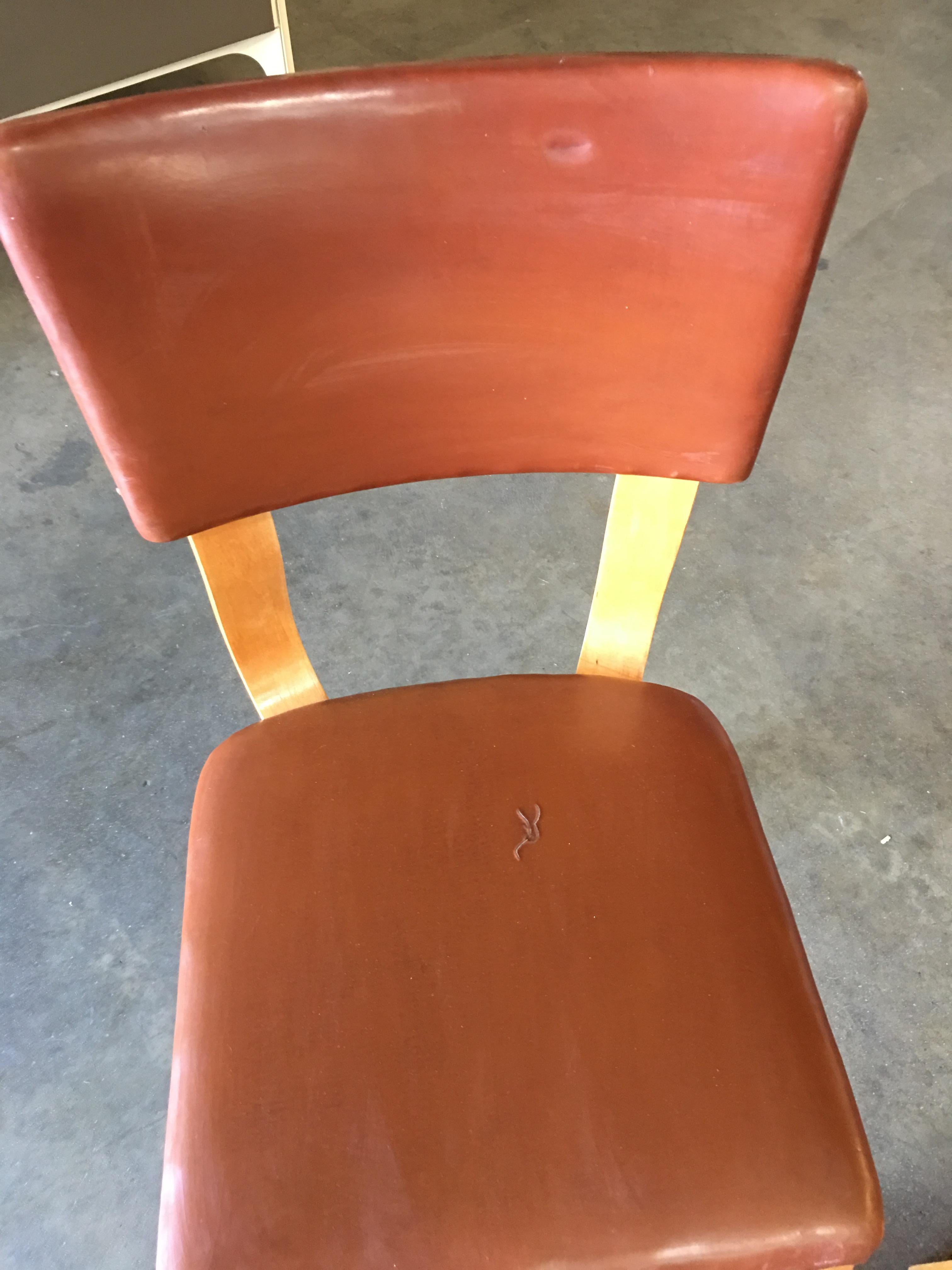 Mid-Century Modern Bentwood Side Chair Pair with Nailhead Back by Thonet In Excellent Condition In Van Nuys, CA