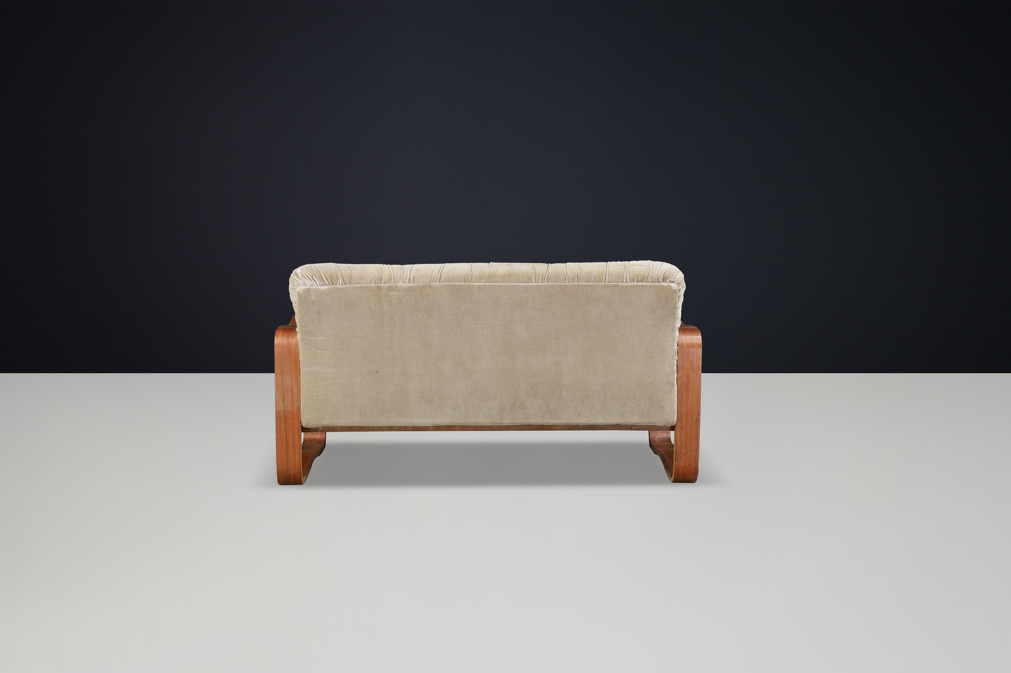 Sofá moderno de madera curvada de mediados de siglo de Jan Bočan, República Checa, 1970 en venta 1