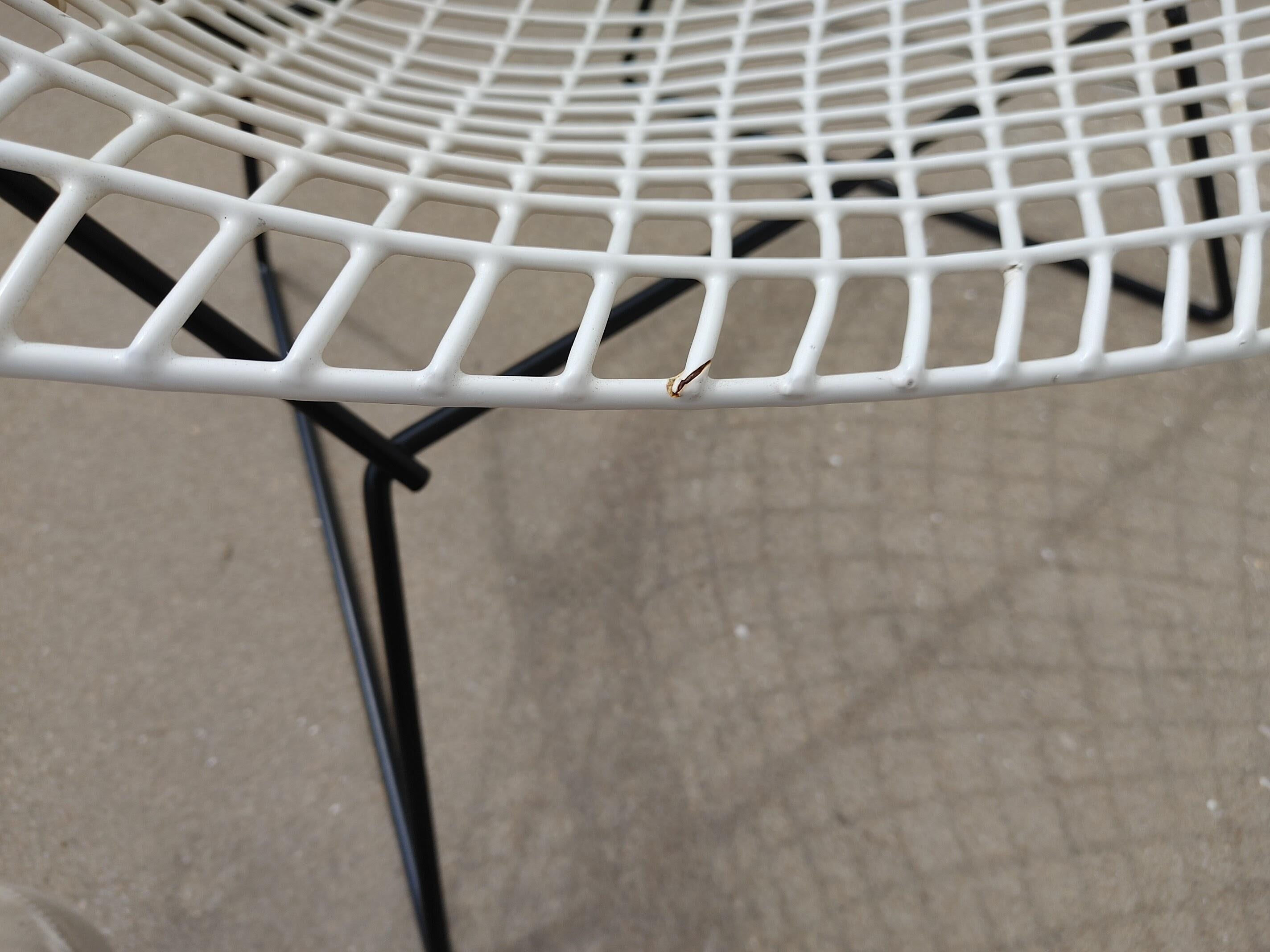 Mid Century Modern Bertoia Large White Wire Diamond Chairs For Sale 5