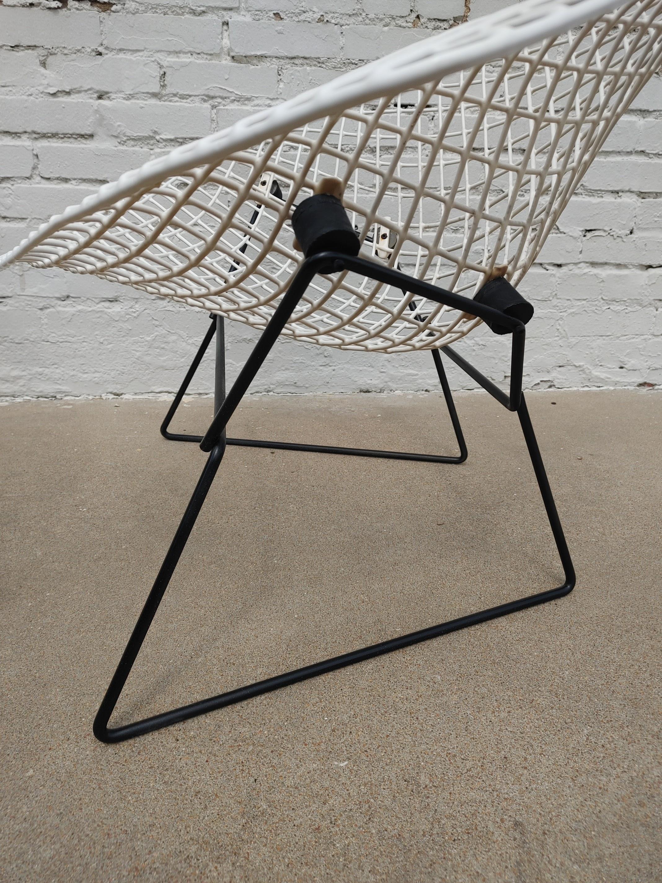 Mid Century Modern Bertoia Large White Wire Diamond Chairs For Sale 2