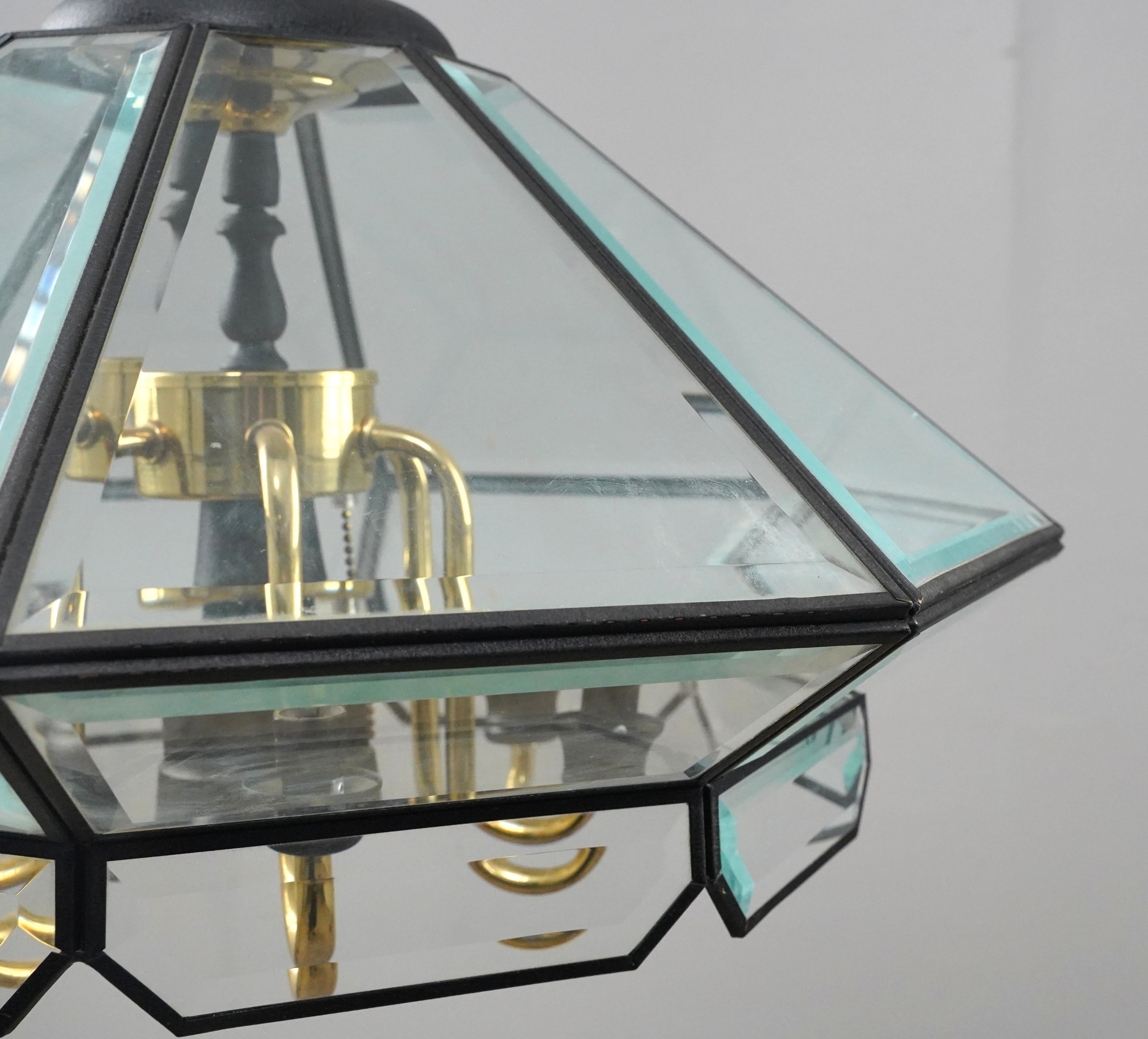Colgante de latón con cristal biselado moderno de mediados de siglo en Bueno estado para la venta en New York, NY