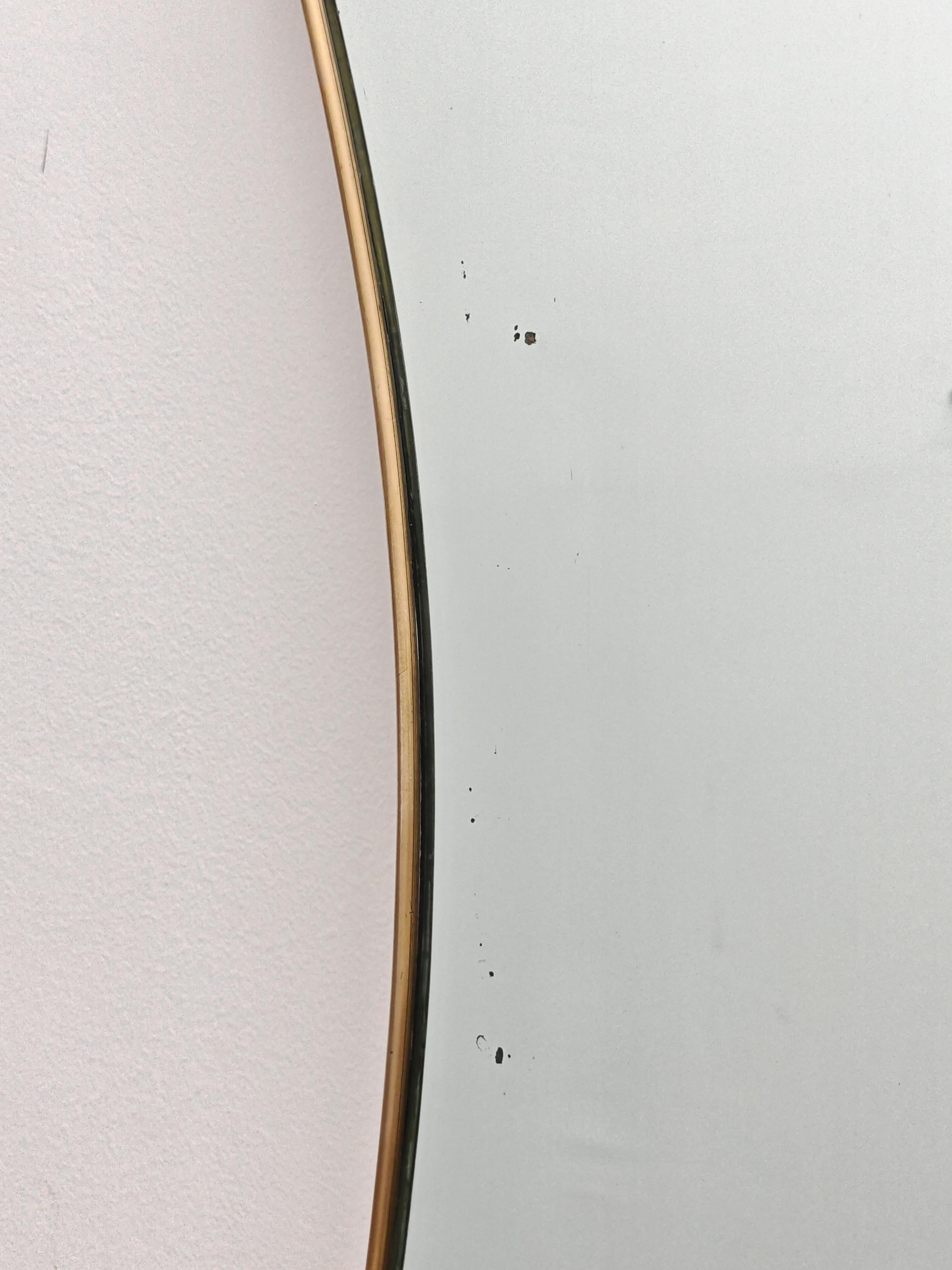 Miroir biseauté avec cadre en laiton, datant du milieu du siècle dernier, attr. à Gio Ponti en vente 1
