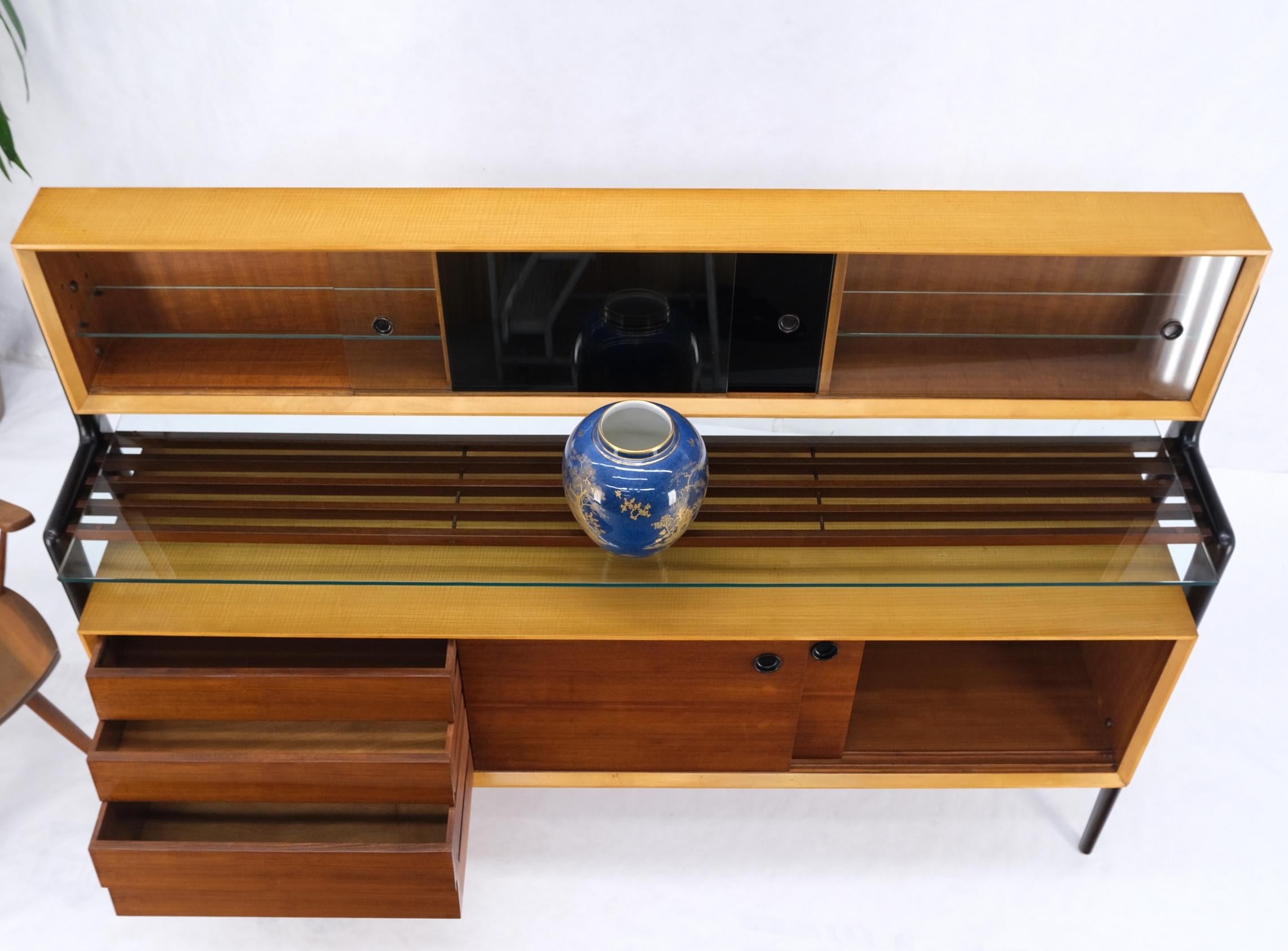 Mid-Century Modern Bi Level Long Credenza Server Dresser Cabinet Ebonized Legs im Angebot 7