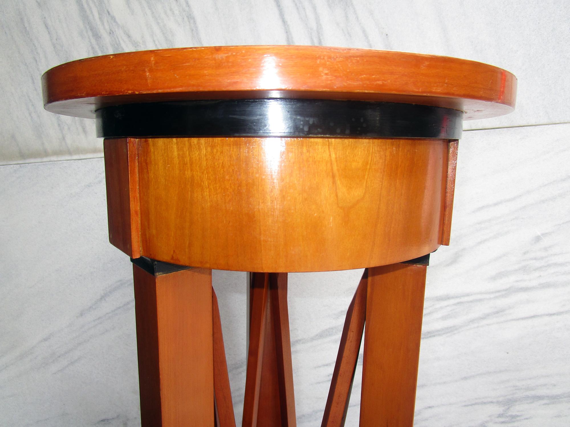 Maple Mid-century Modern Biedermeier Style Pedestal Stands Pair For Sale
