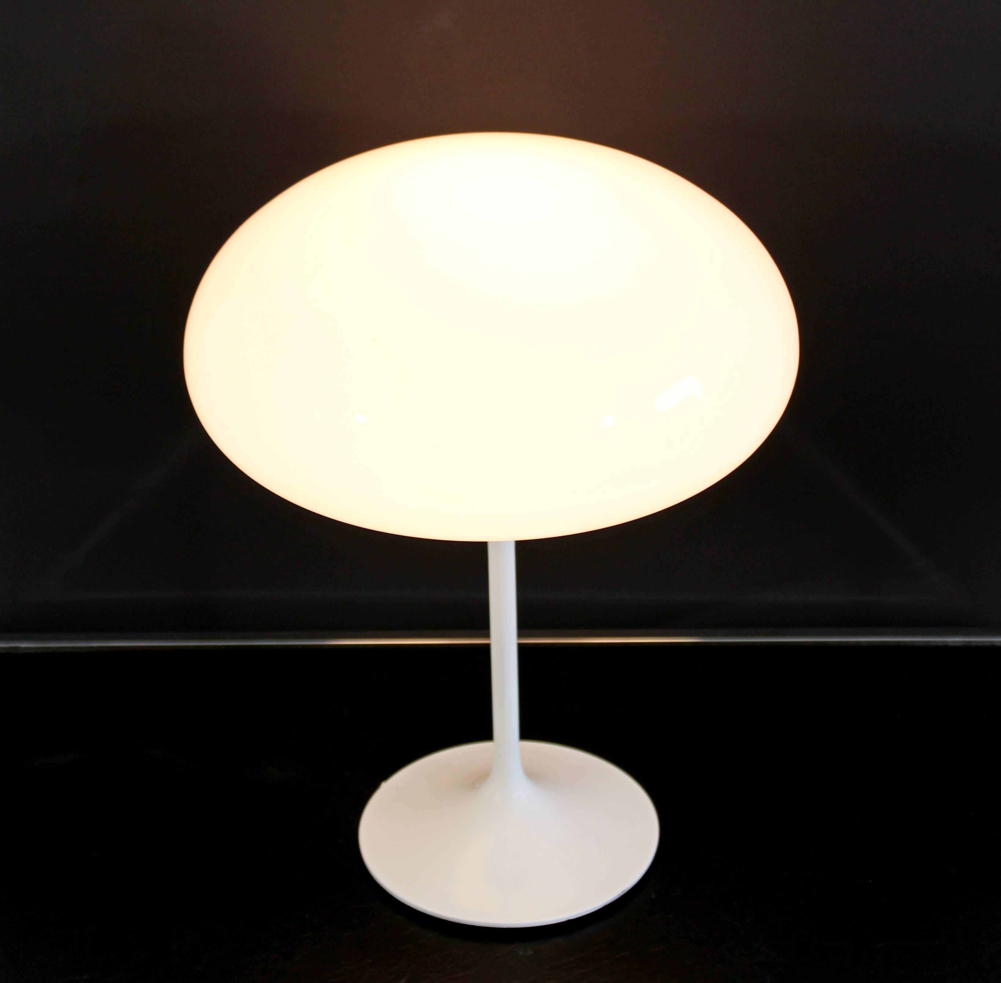 For your consideration is a gorgeous, white glass mushroom table lamp, by Bill Curry for Laurel Lamps, circa the 1970s. In excellent condition. The dimensions are 11