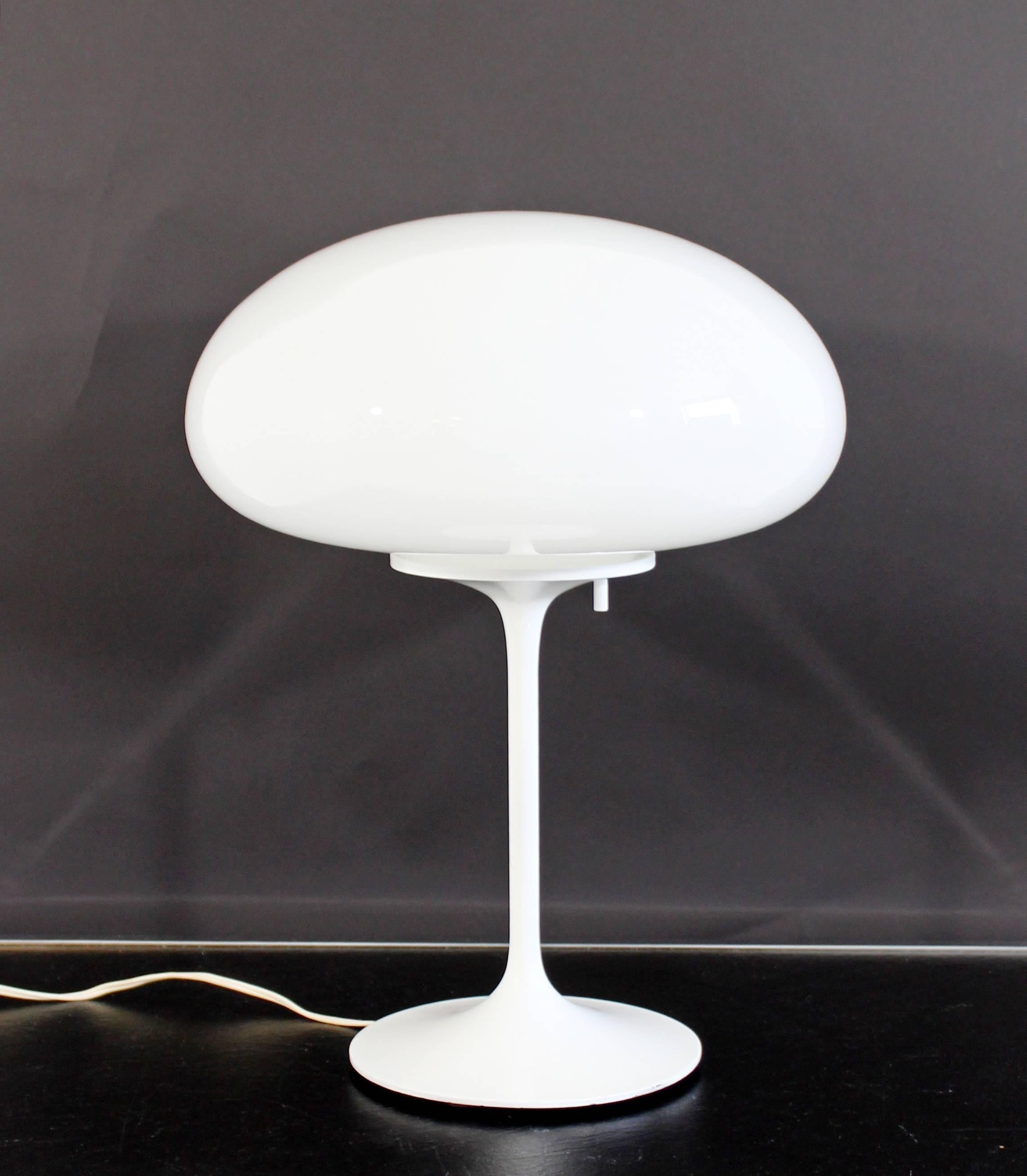 Mid-Century Modern Billy Curry for Laurel White Glass Mushroom Table Lamp, 1970s In Good Condition In Keego Harbor, MI