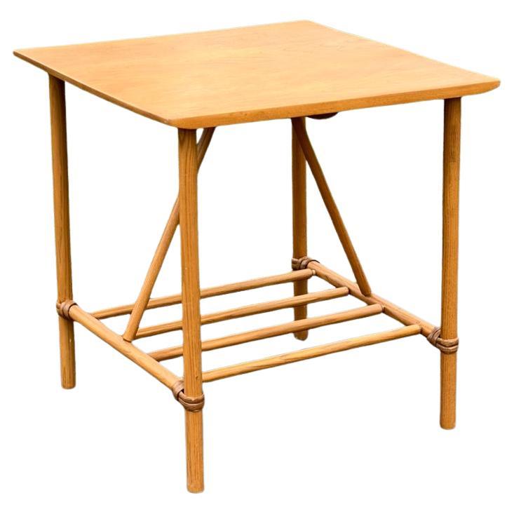 Moderner Accessoire-Tisch aus Birke und Rattan aus der Jahrhundertmitte von Heywood Wakefield im Angebot