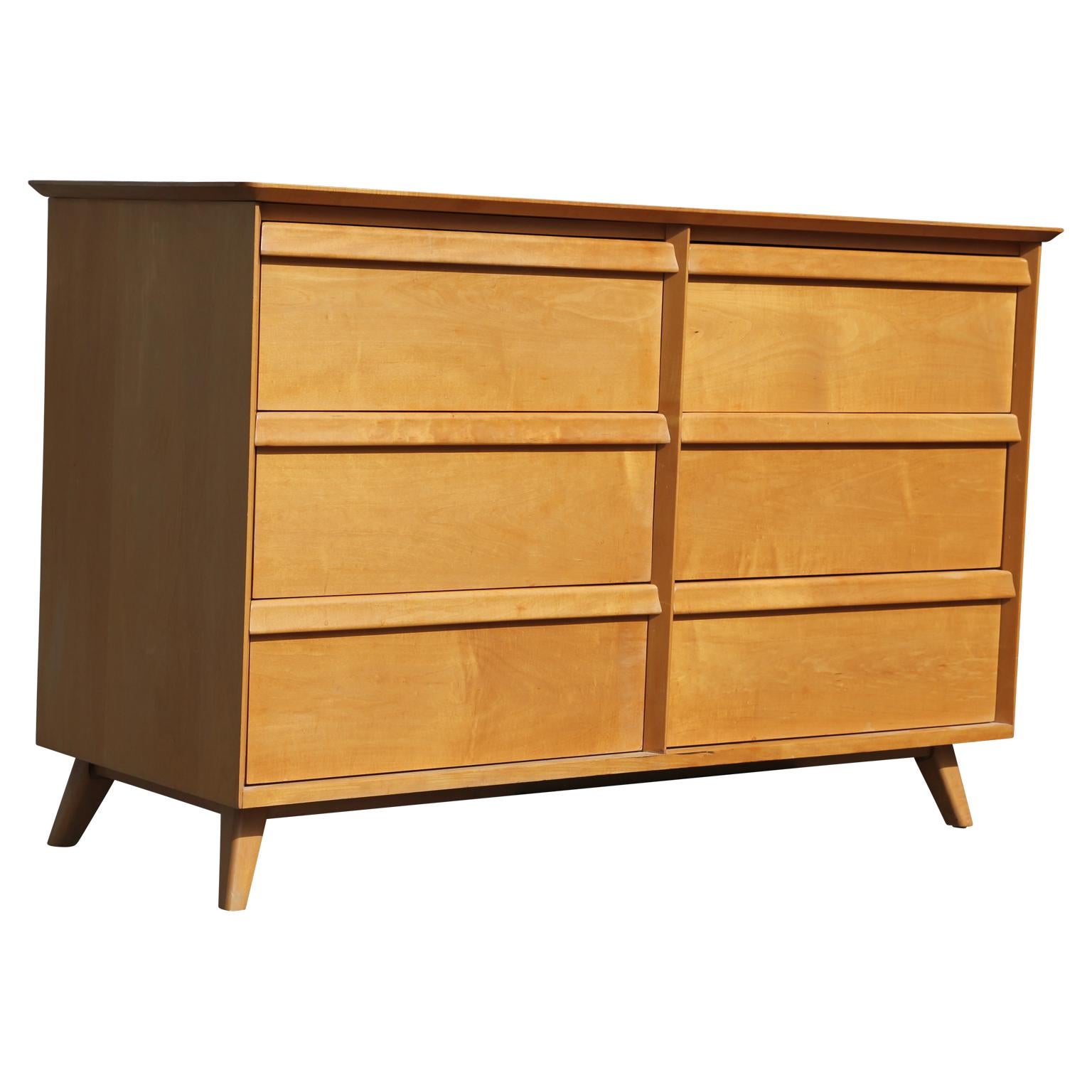 Fantastic birch Mid-Century Modern 6-drawer bachelor chest/dresser with louver style drawer pulls from Birchcraft by Baumritter.