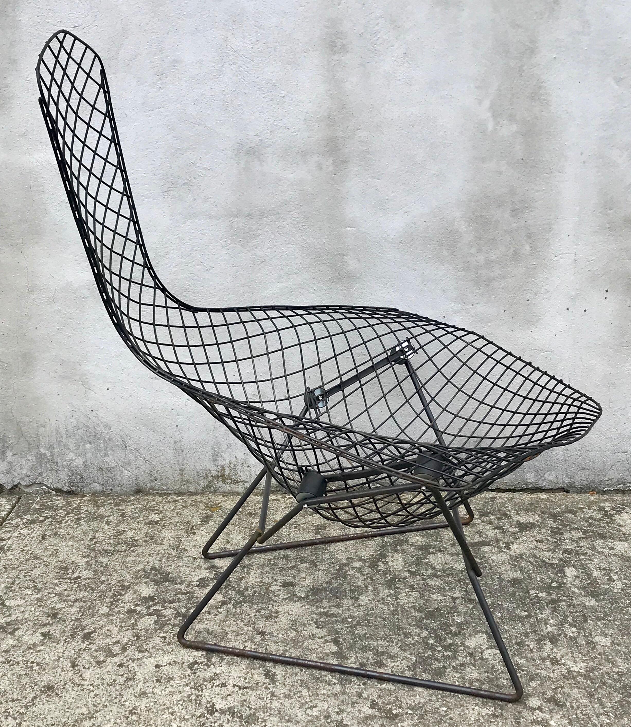 Very early production bird chair in black by Harry Bertoia for Knoll, early 1950s. Professionally cleaned but maintains its original black finish with beautiful patina throughout, new shocks.