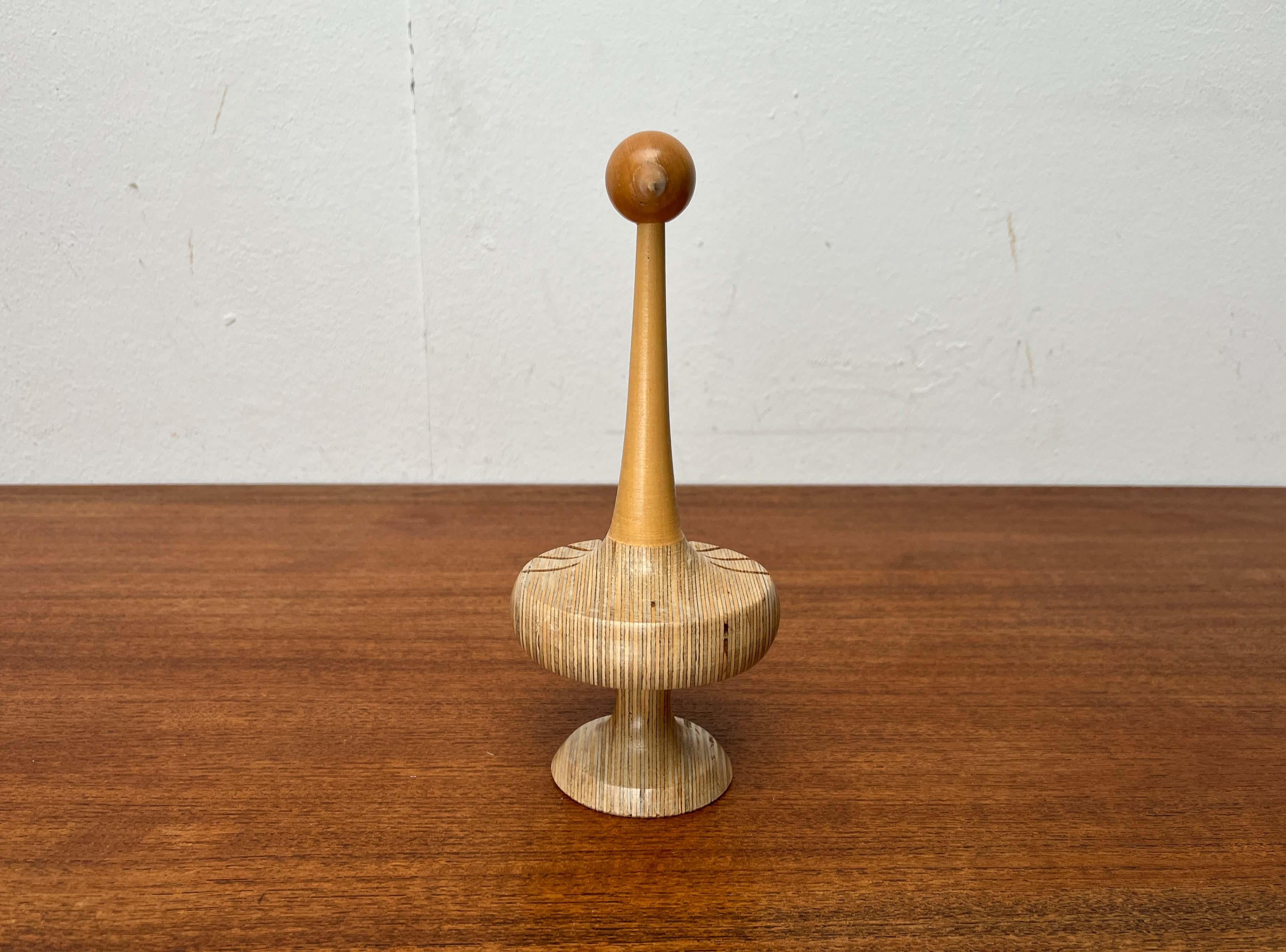 Servilletero de madera con diseño de pájaro moderno de mediados de siglo de Paavo Asikainen, Finlandia en venta 4