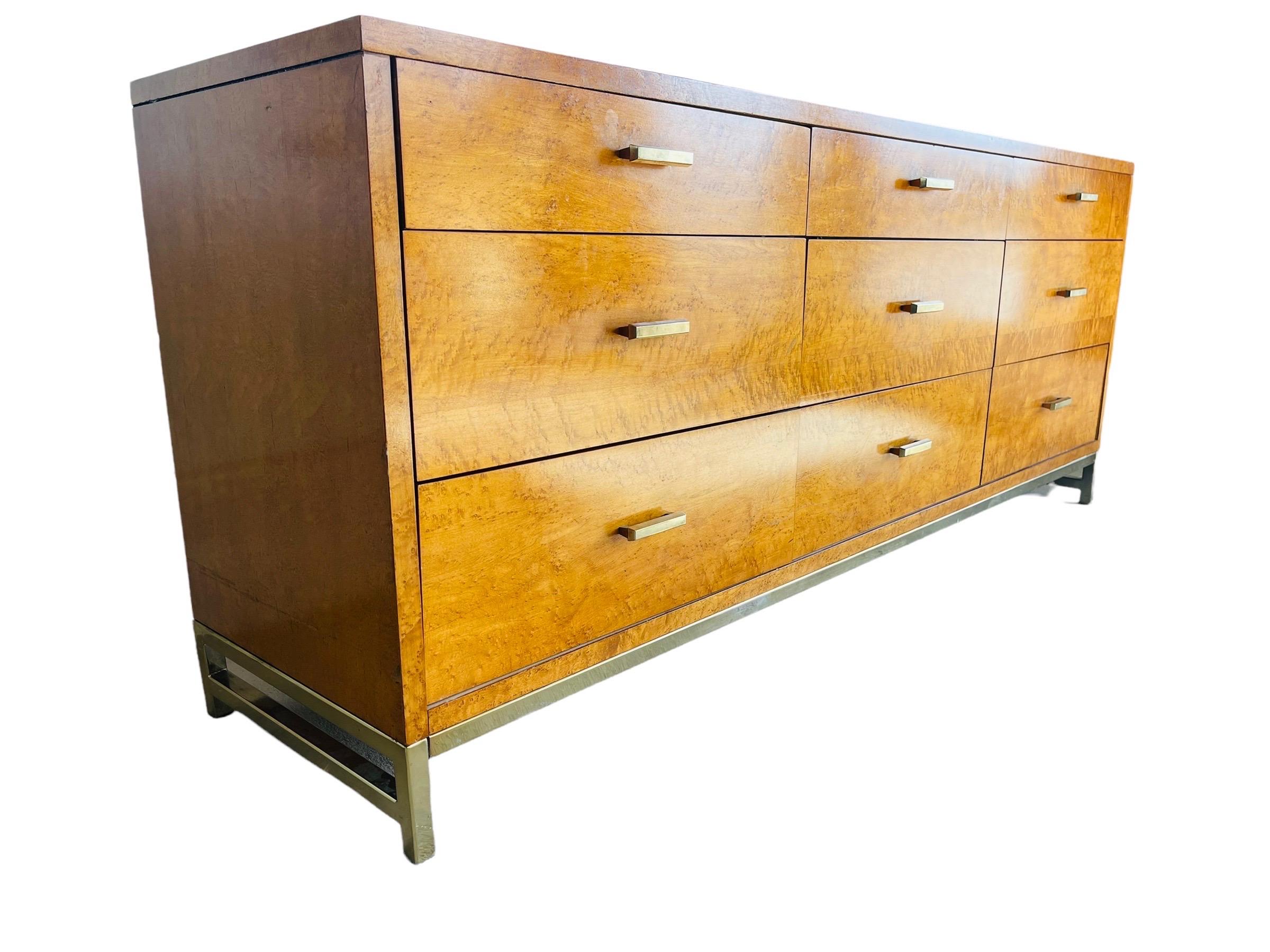 Mid-Century Modern Birdseye Maple Dresser by Milo Baughman for Lane Furniture  In Good Condition For Sale In Brooklyn, NY