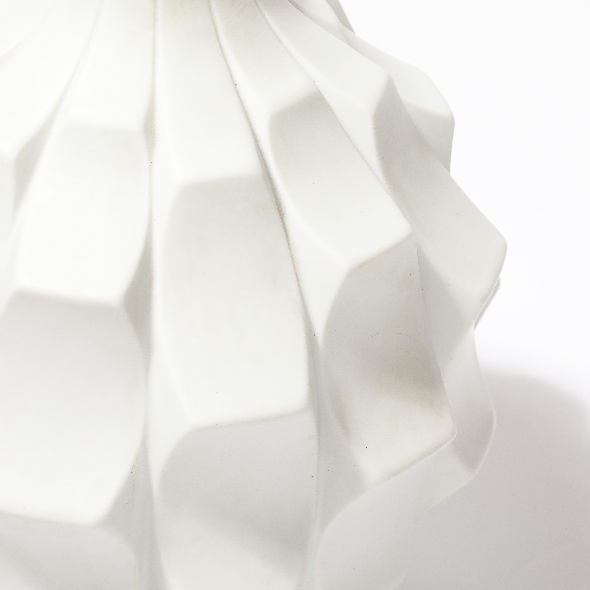 Vaso a carciofo in bisquit di Heinrich Fuchs per Hutschenreuther, metà del secolo scorso in vendita 5